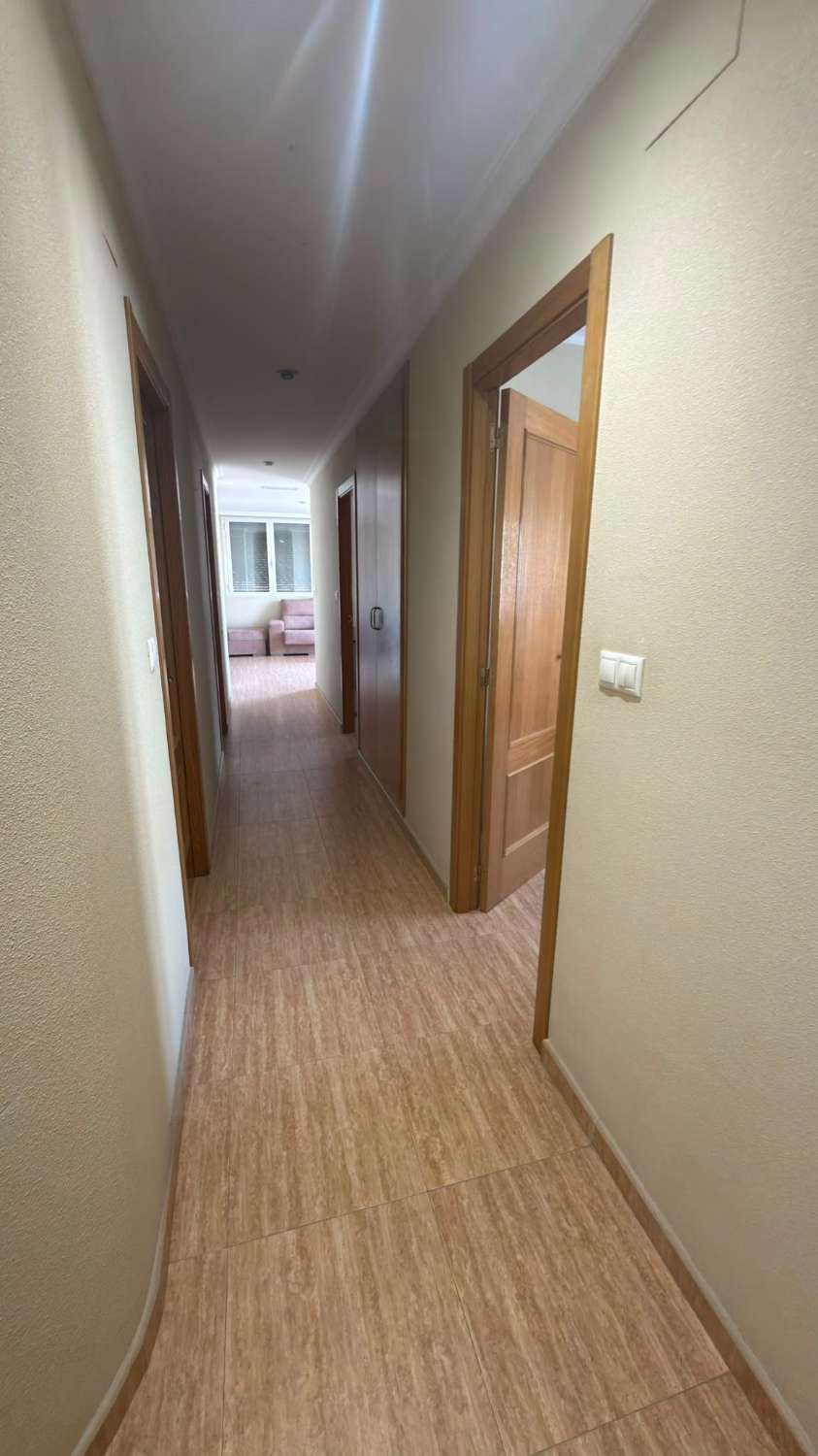 Amplio apartamento de 3 dormitorios en alquiler en Albatera con parking y almacenamiento