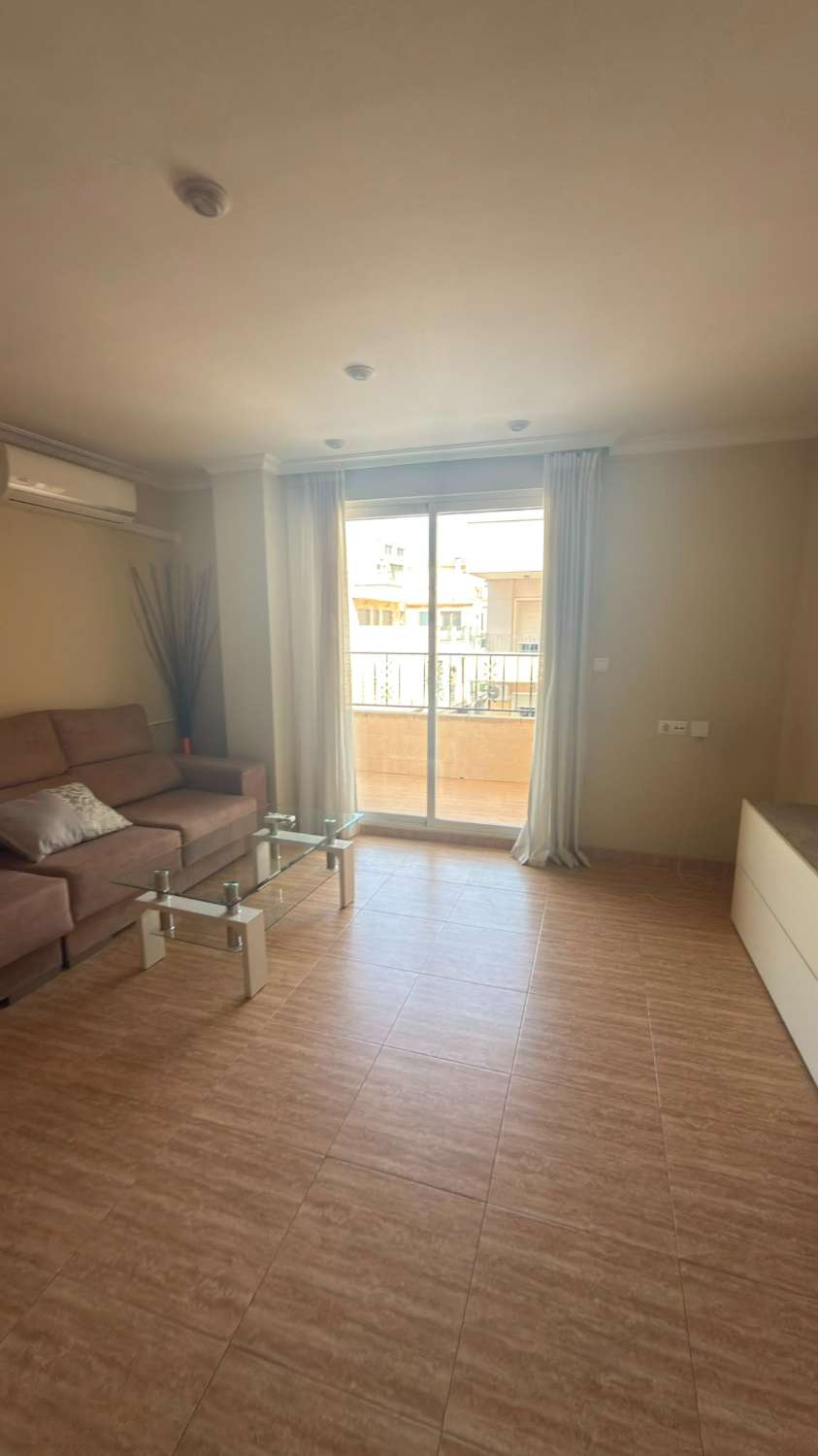 Amplio apartamento de 3 dormitorios en alquiler en Albatera con parking y almacenamiento