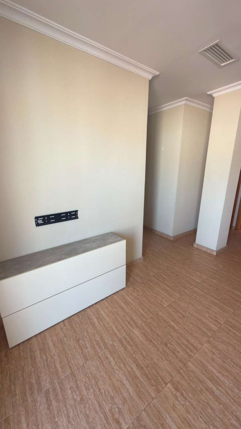 Amplio apartamento de 3 dormitorios en alquiler en Albatera con parking y almacenamiento