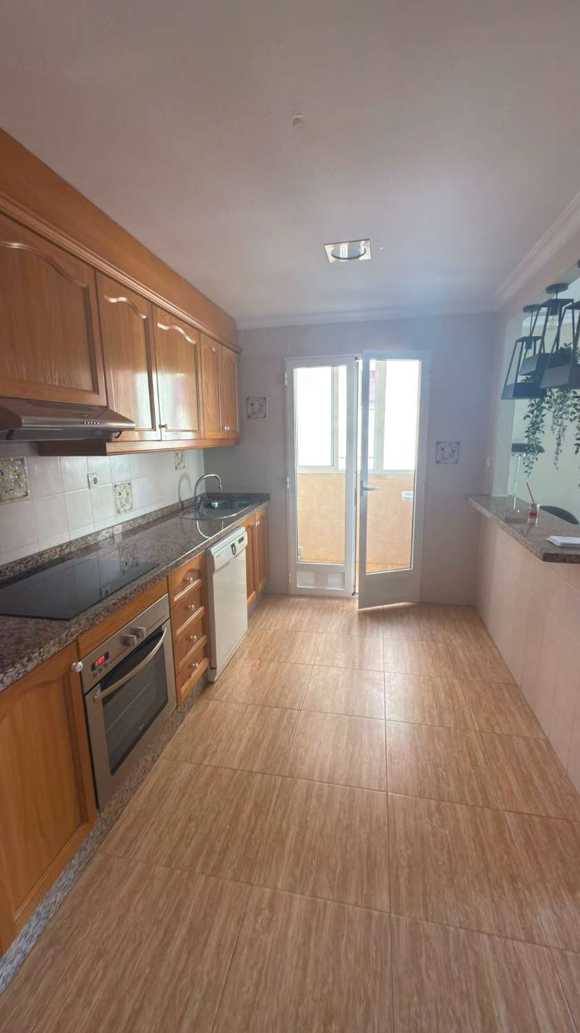 Amplio apartamento de 3 dormitorios en alquiler en Albatera con parking y almacenamiento