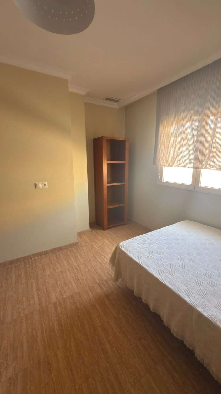 Amplio apartamento de 3 dormitorios en alquiler en Albatera con parking y almacenamiento