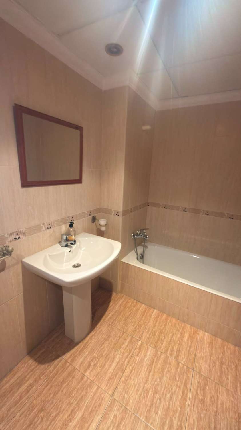 Amplio apartamento de 3 dormitorios en alquiler en Albatera con parking y almacenamiento