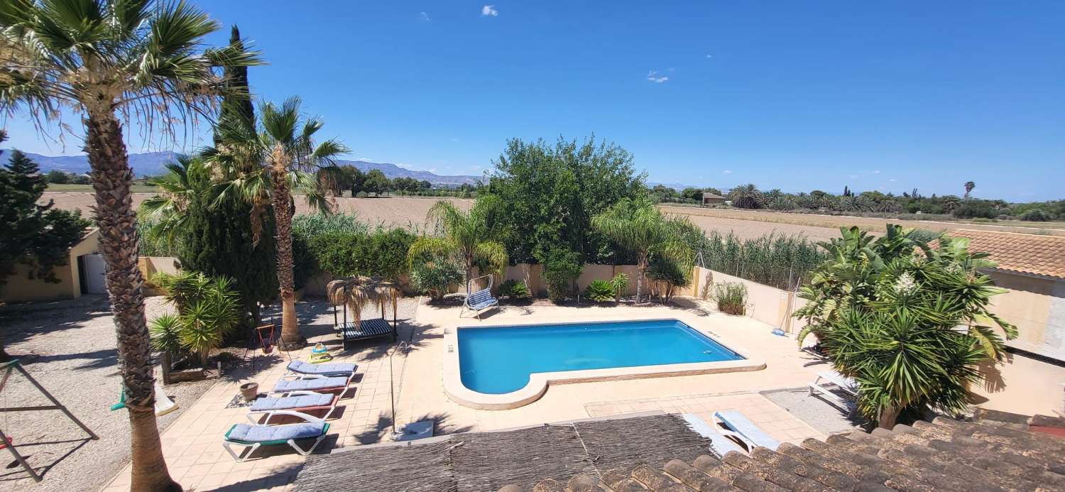 Charming 4-Bedroom Villa with Pool, Rooftop Terrace and Countryside Views – Available for Long-Term Rent