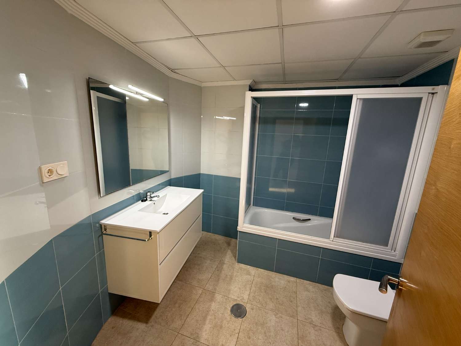 For Long Term Rent- Bright and Spacious Two-Bedroom Apartment with Rooftop Pool + Jacuzzi in Albatera