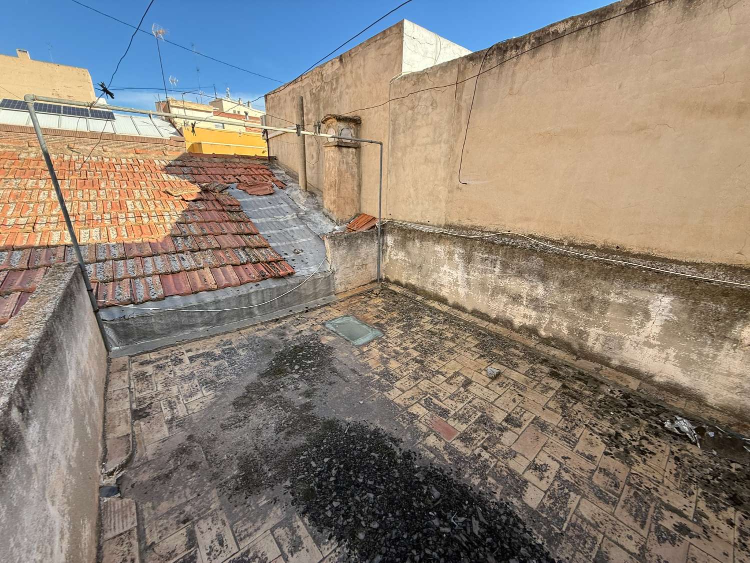 Refurb Project - Single-Storey Home with Patio and Great Potential in Crevillente