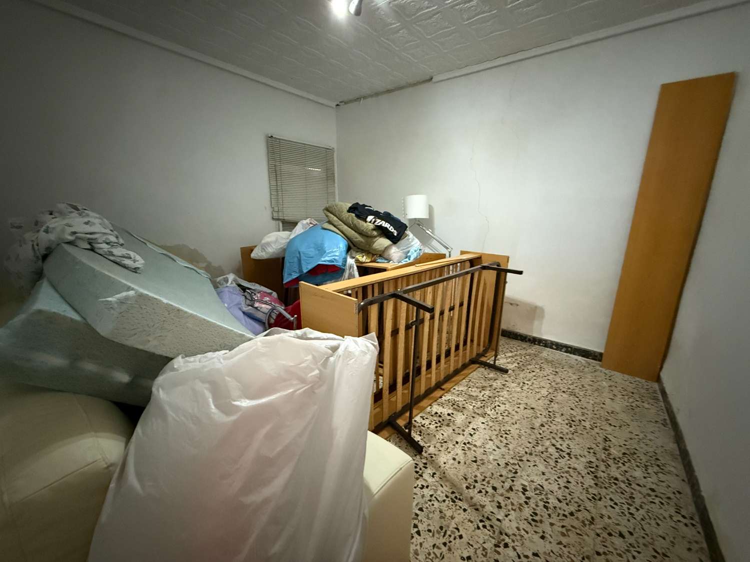 Refurb Project - Single-Storey Home with Patio and Great Potential in Crevillente