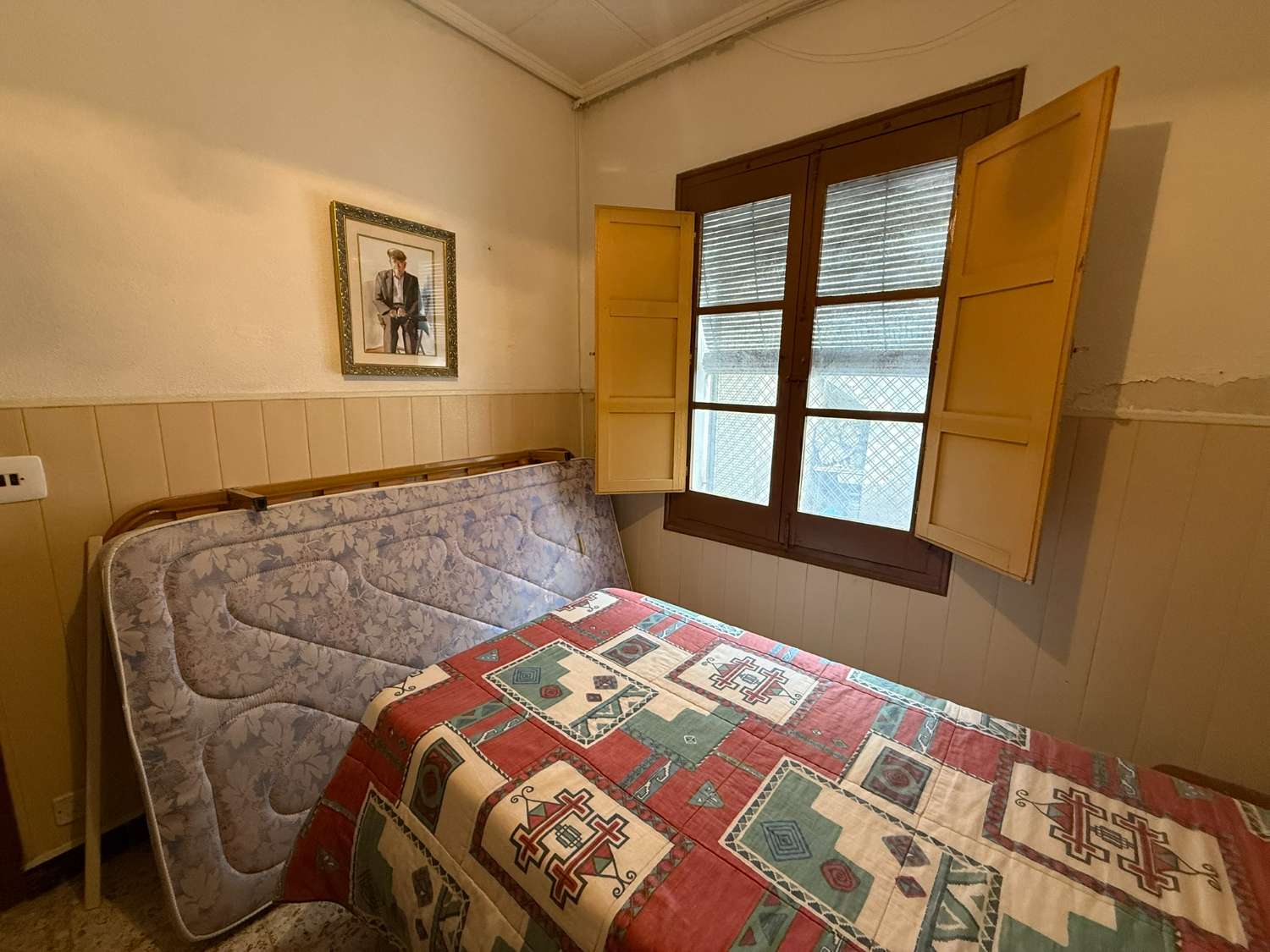 Refurb Project - Single-Storey Home with Patio and Great Potential in Crevillente