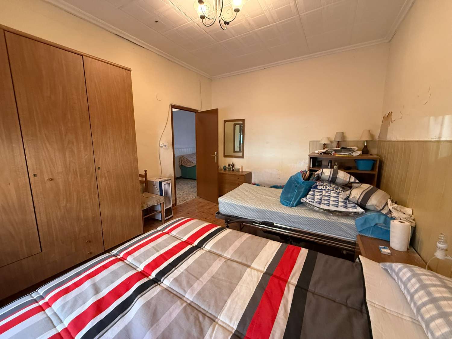 Refurb Project - Single-Storey Home with Patio and Great Potential in Crevillente