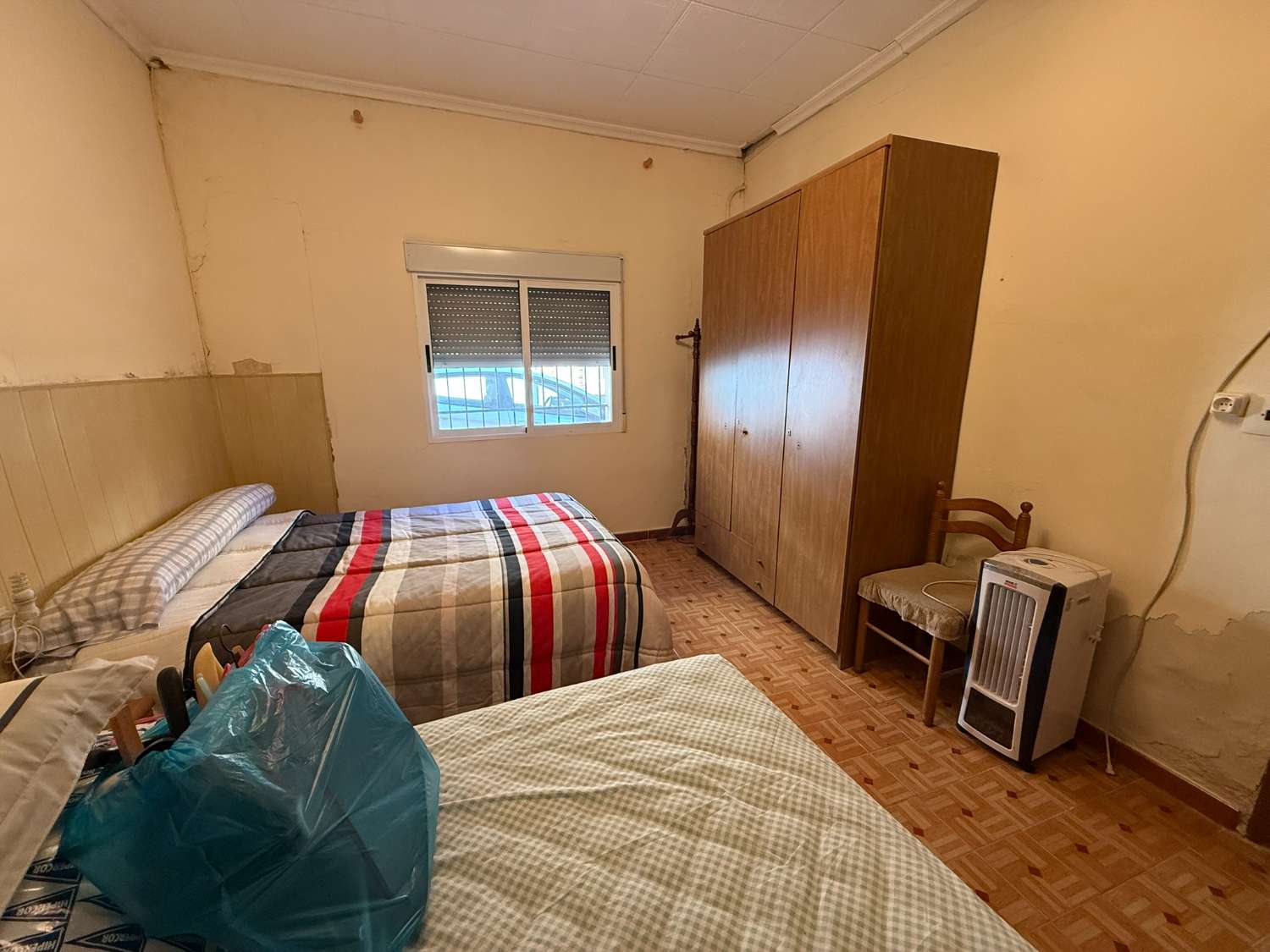 Refurb Project - Single-Storey Home with Patio and Great Potential in Crevillente