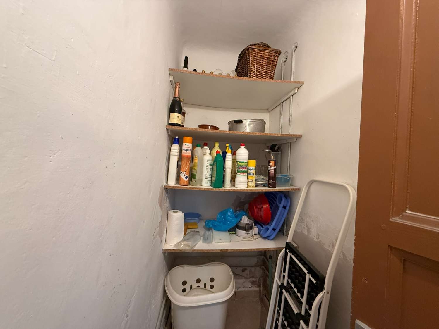 Refurb Project - Single-Storey Home with Patio and Great Potential in Crevillente