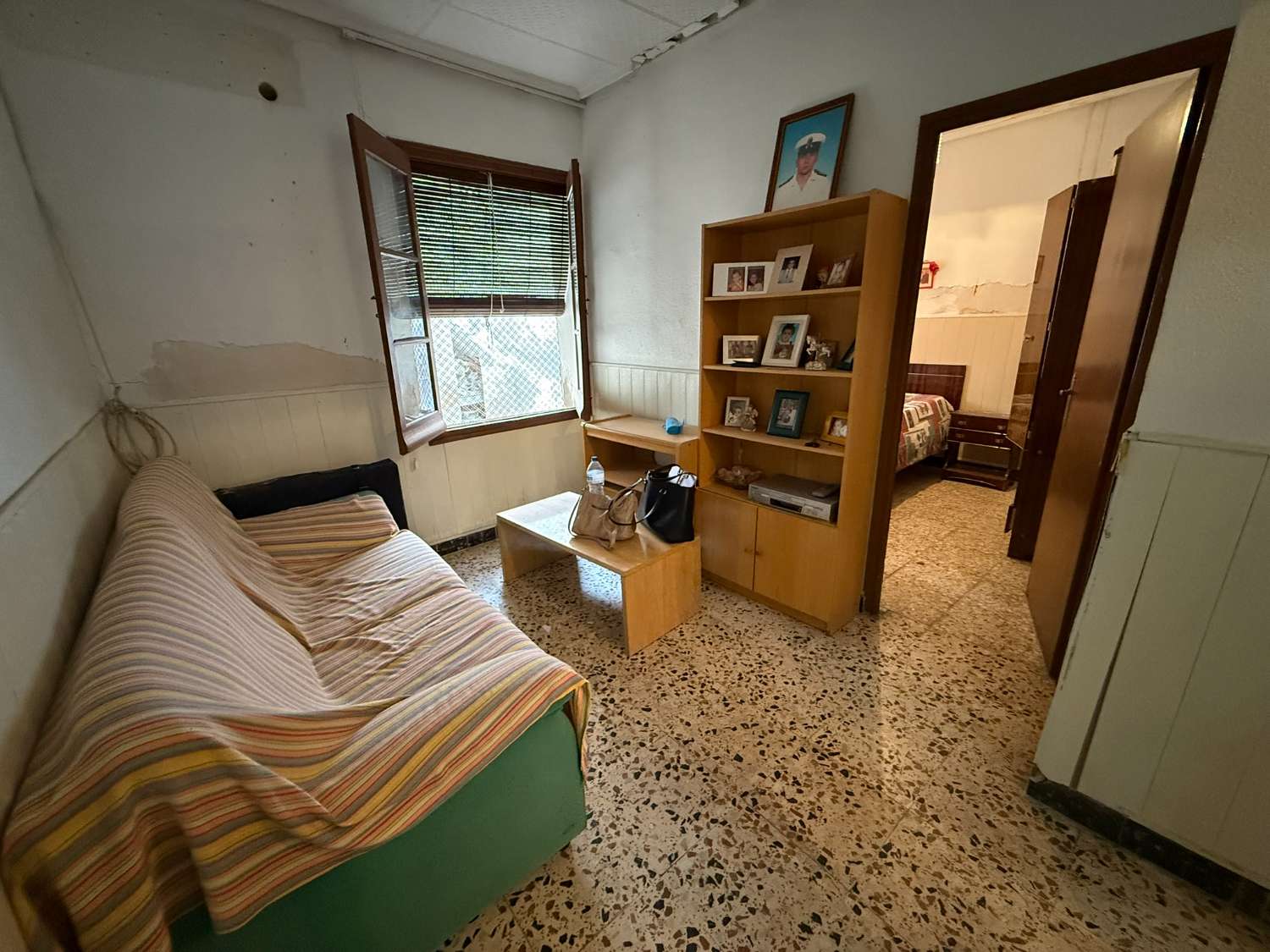 Refurb Project - Single-Storey Home with Patio and Great Potential in Crevillente