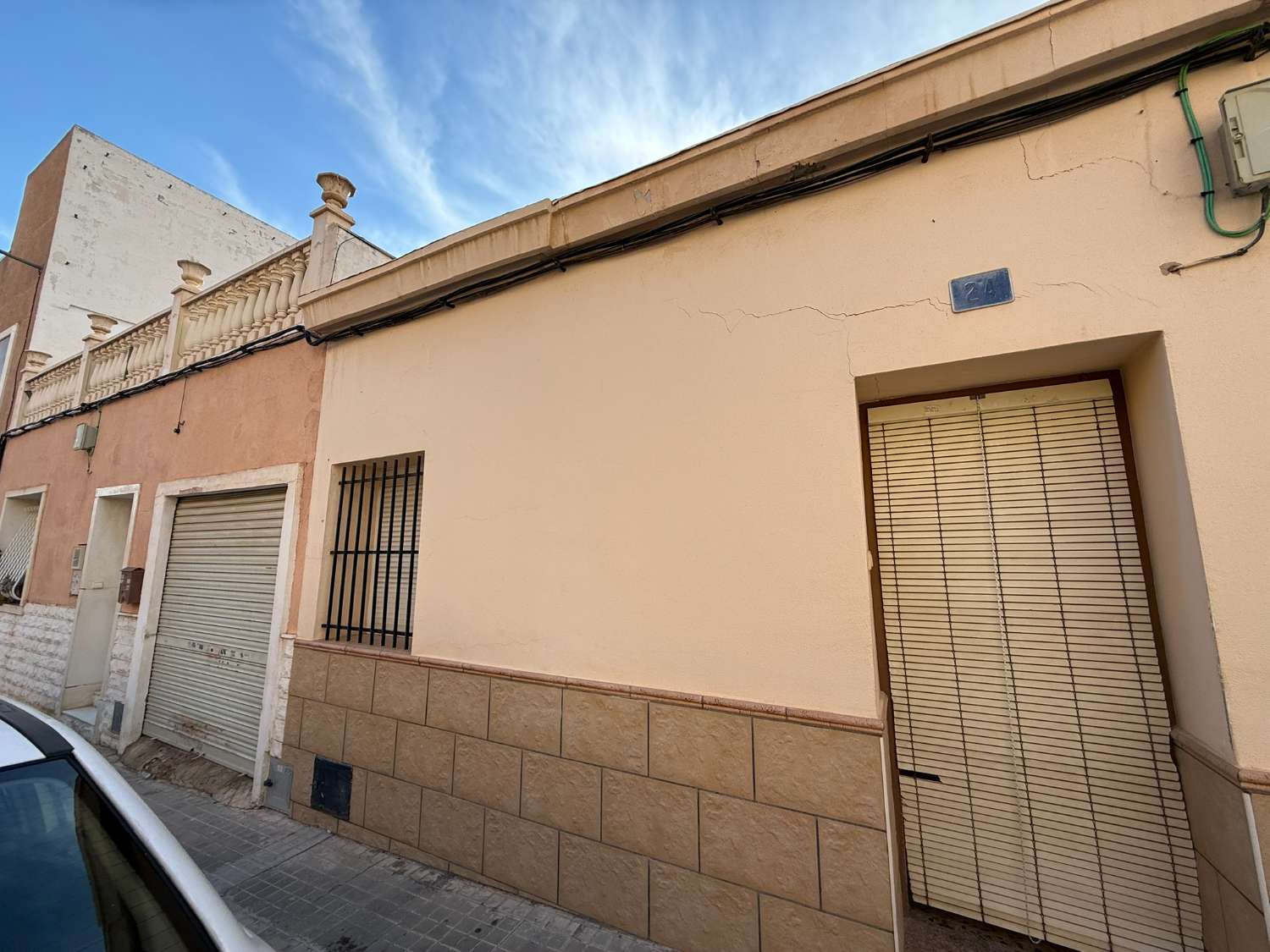 Refurb Project - Single-Storey Home with Patio and Great Potential in Crevillente