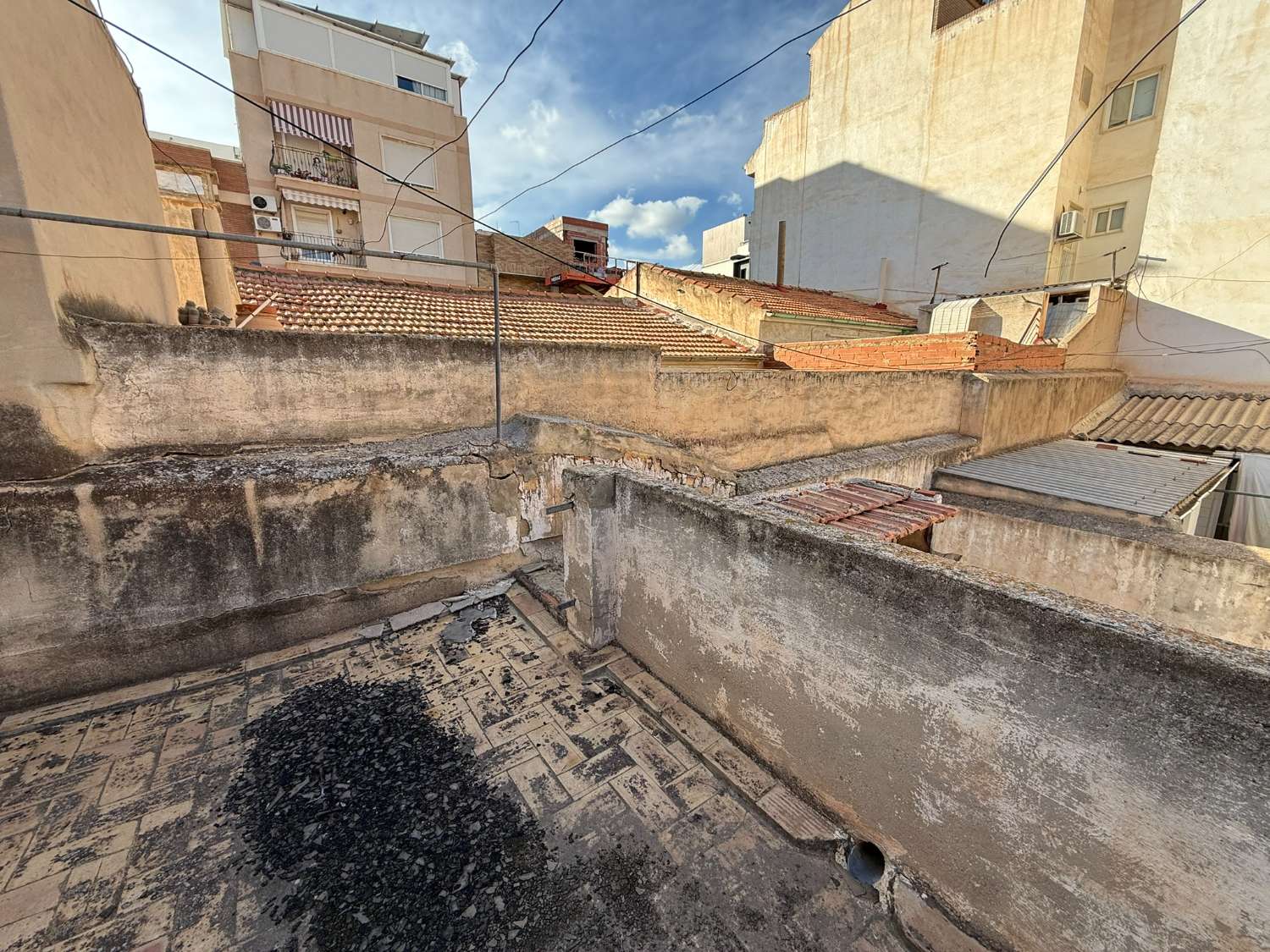 Refurb Project - Single-Storey Home with Patio and Great Potential in Crevillente