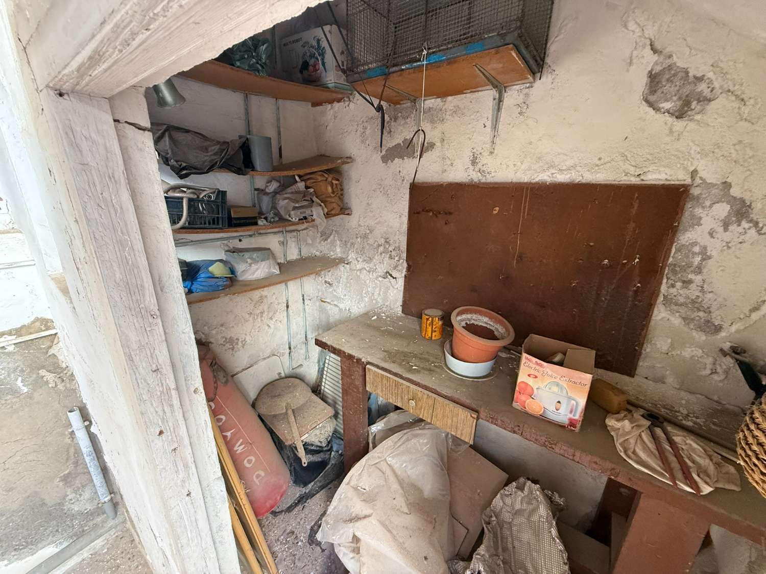 Refurb Project - Single-Storey Home with Patio and Great Potential in Crevillente