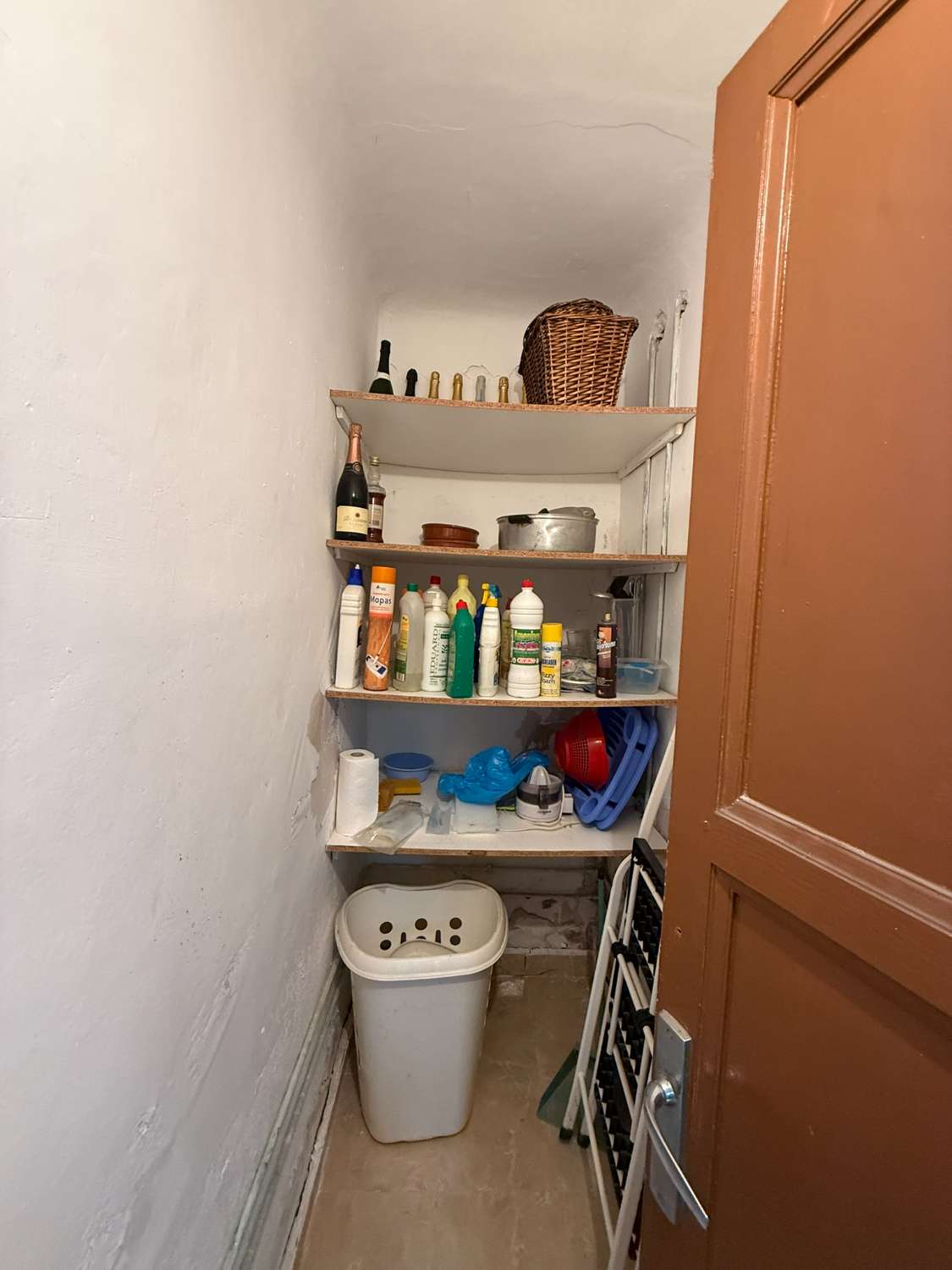 Refurb Project - Single-Storey Home with Patio and Great Potential in Crevillente