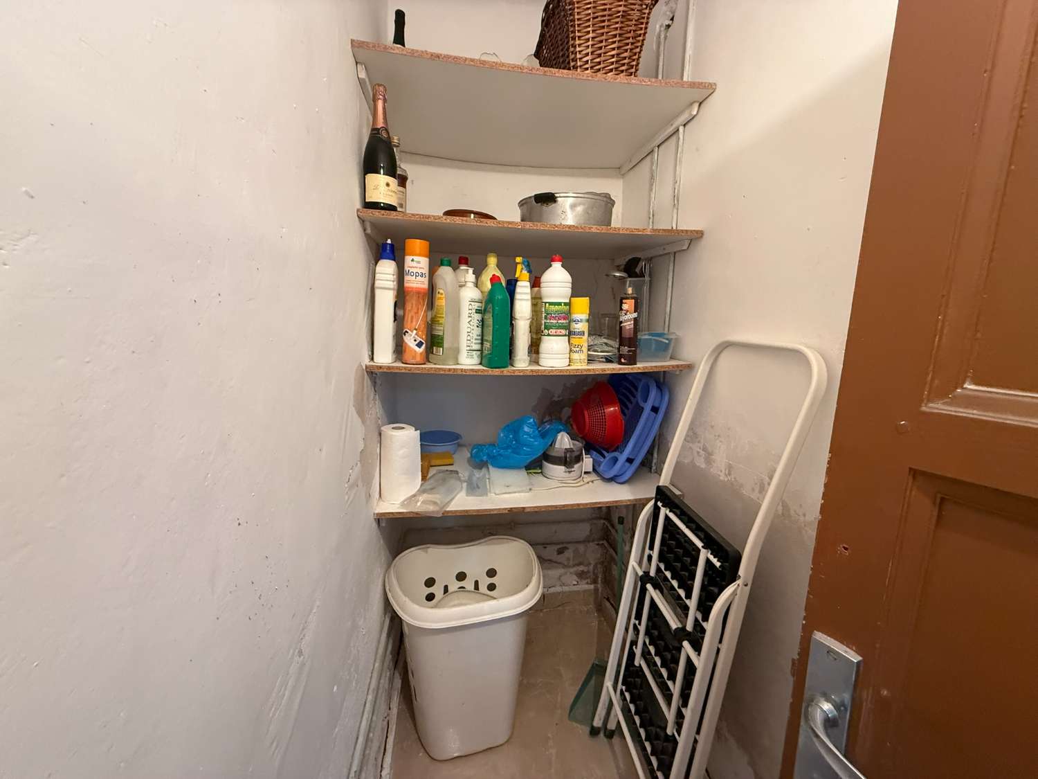 Refurb Project - Single-Storey Home with Patio and Great Potential in Crevillente