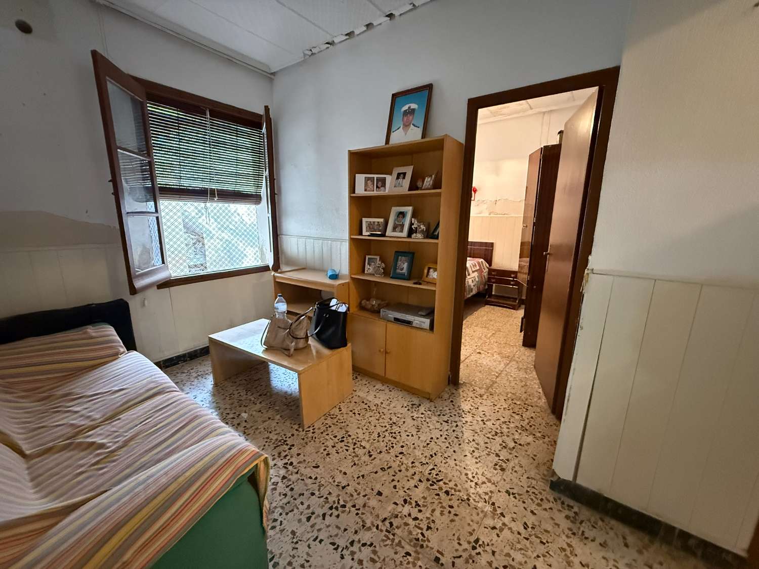 Refurb Project - Single-Storey Home with Patio and Great Potential in Crevillente