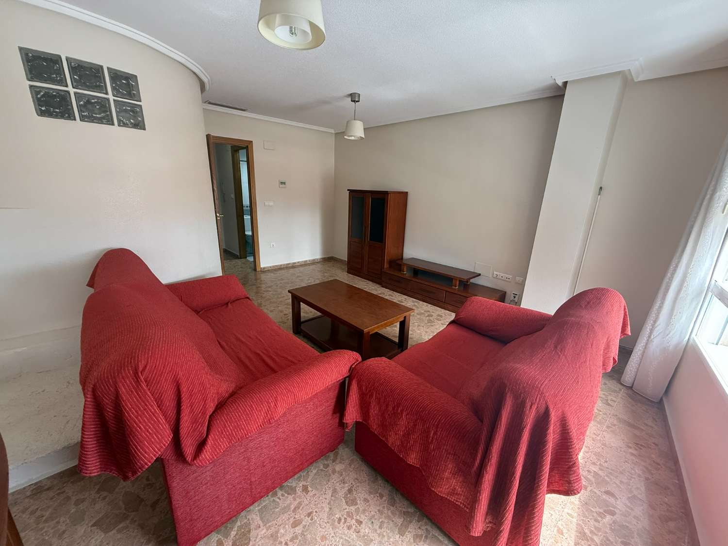 3 Bedroom, 2 Bathroom Townhouse with Large Roof Terrace and Barbecue For Long Term Rent in Crevillente