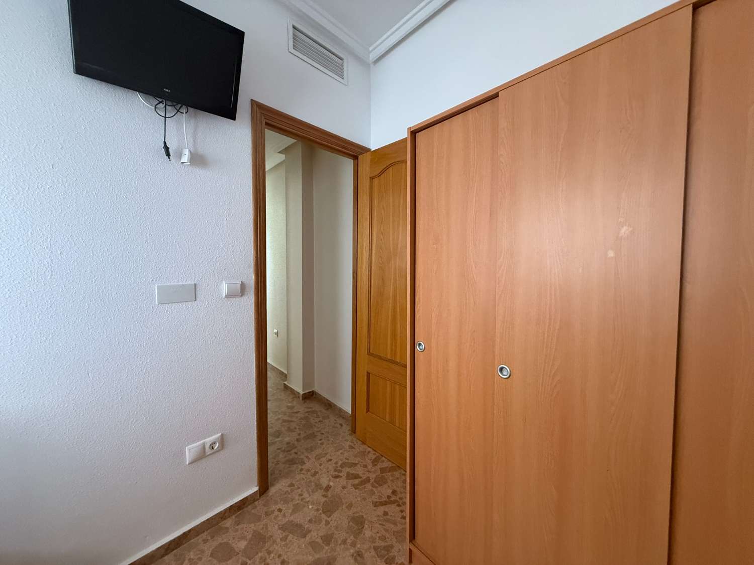 3 Bedroom, 2 Bathroom Townhouse with Large Roof Terrace and Barbecue For Long Term Rent in Crevillente