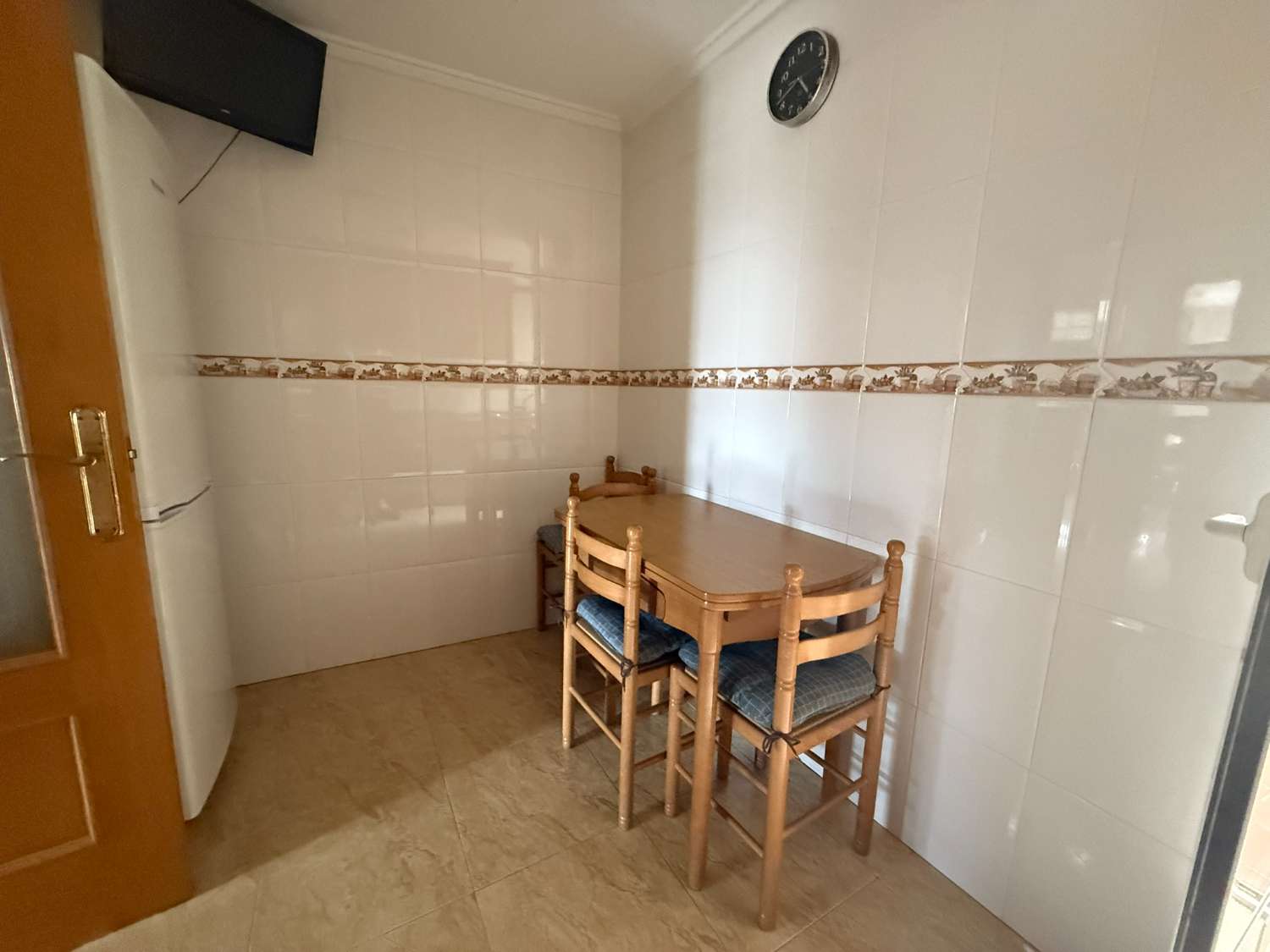 3 Bedroom, 2 Bathroom Townhouse with Large Roof Terrace and Barbecue For Long Term Rent in Crevillente