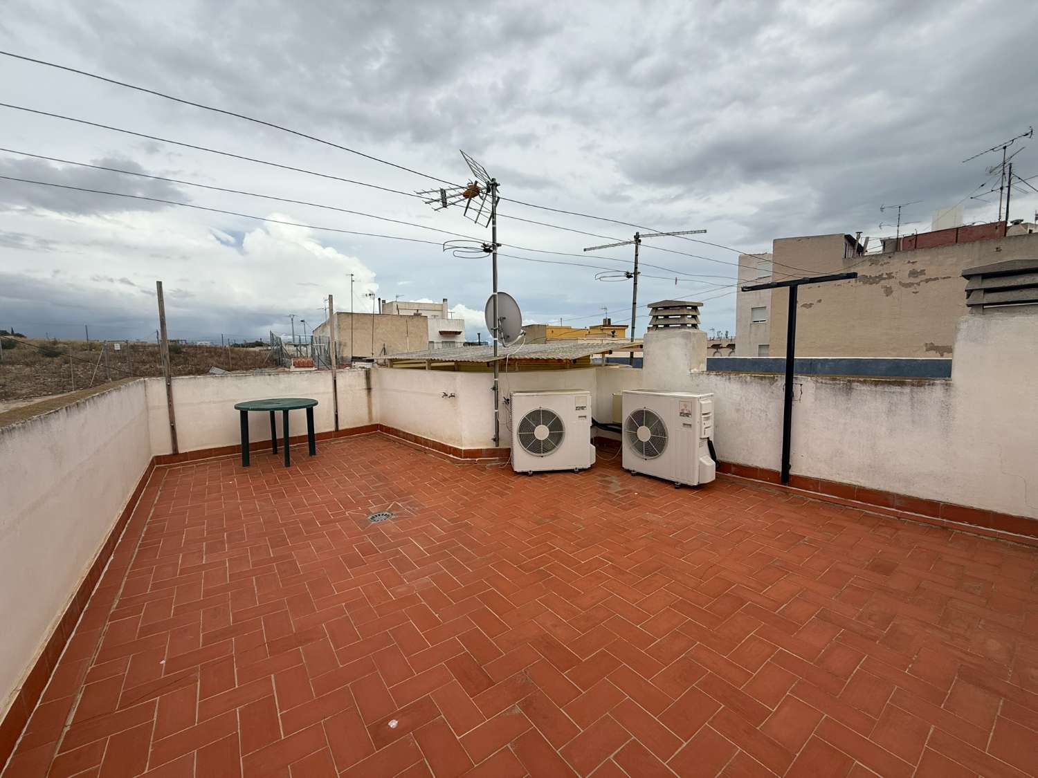 3 Bedroom, 2 Bathroom Townhouse with Large Roof Terrace and Barbecue For Long Term Rent in Crevillente