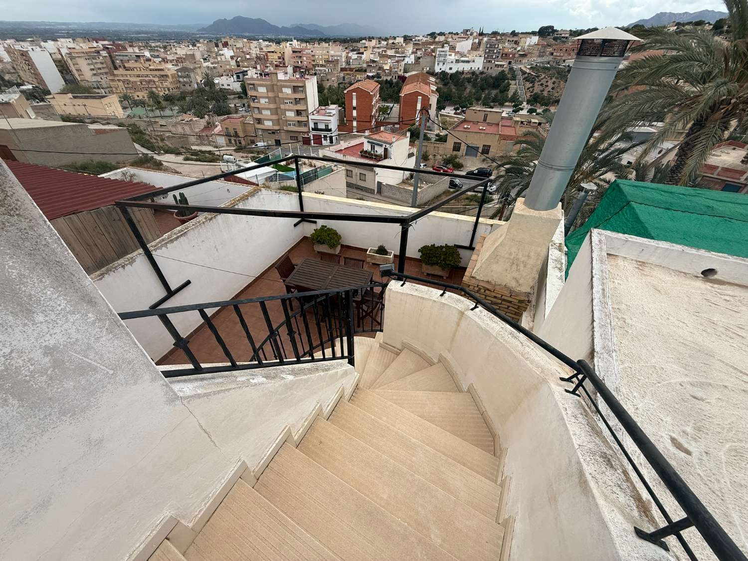 3 Bedroom, 2 Bathroom Townhouse with Large Roof Terrace and Barbecue For Long Term Rent in Crevillente