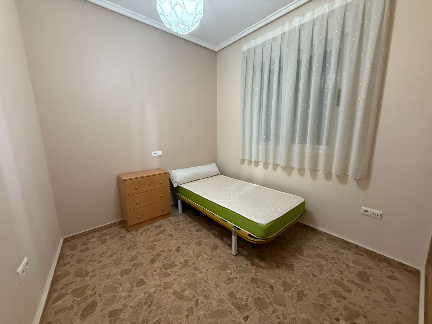 3 Bedroom, 2 Bathroom Townhouse with Large Roof Terrace and Barbecue For Long Term Rent in Crevillente