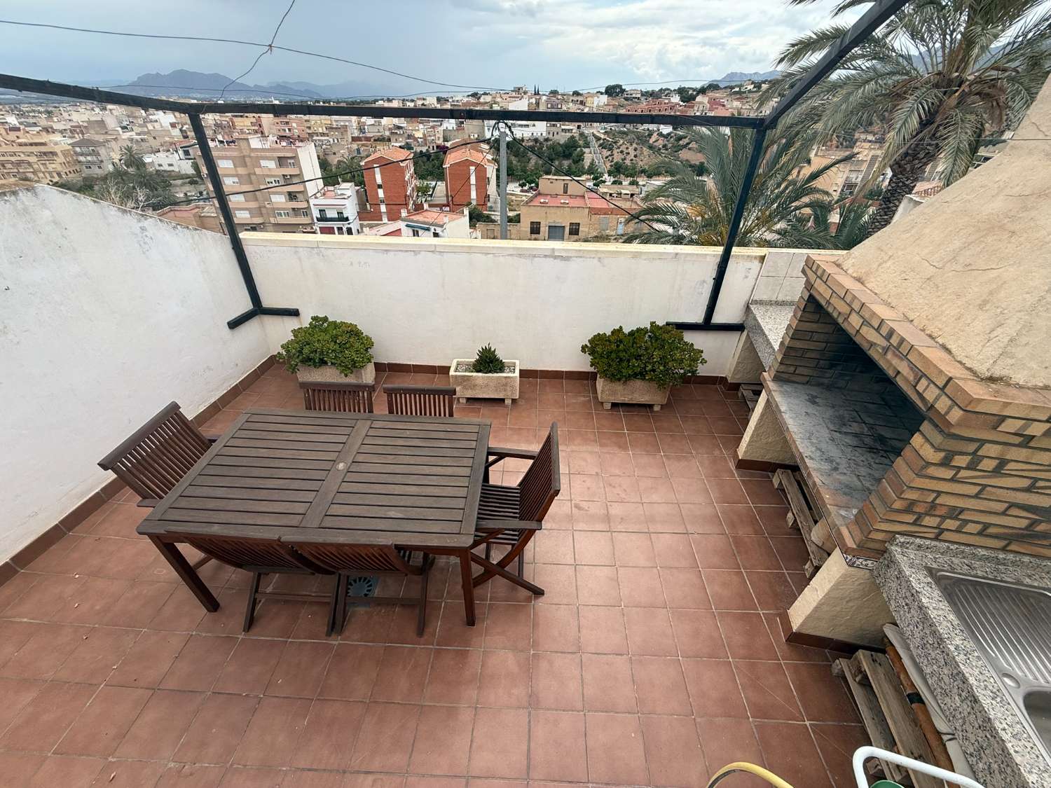 3 Bedroom, 2 Bathroom Townhouse with Large Roof Terrace and Barbecue For Long Term Rent in Crevillente