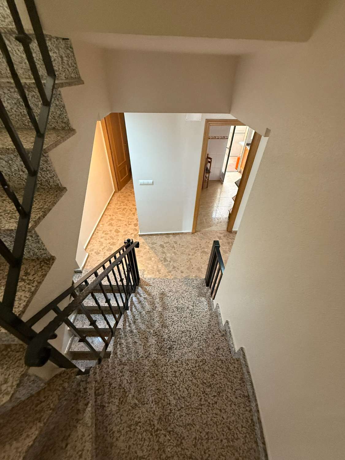 3 Bedroom, 2 Bathroom Townhouse with Large Roof Terrace and Barbecue For Long Term Rent in Crevillente