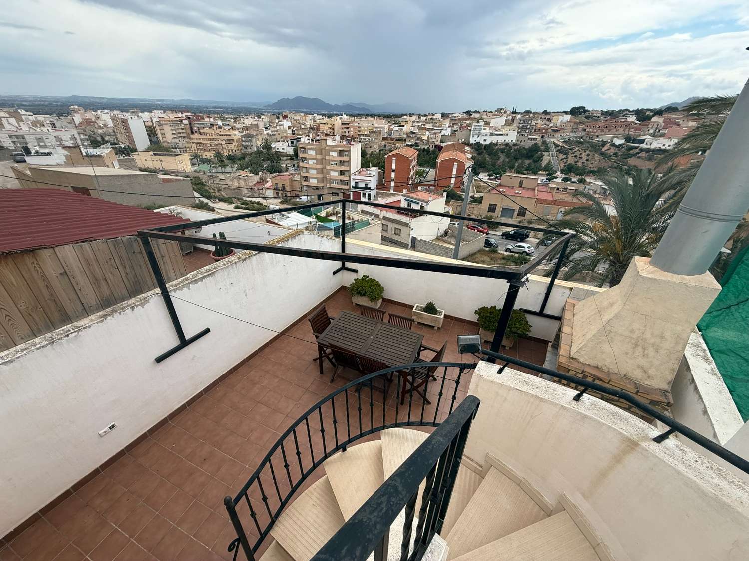 3 Bedroom, 2 Bathroom Townhouse with Large Roof Terrace and Barbecue For Long Term Rent in Crevillente