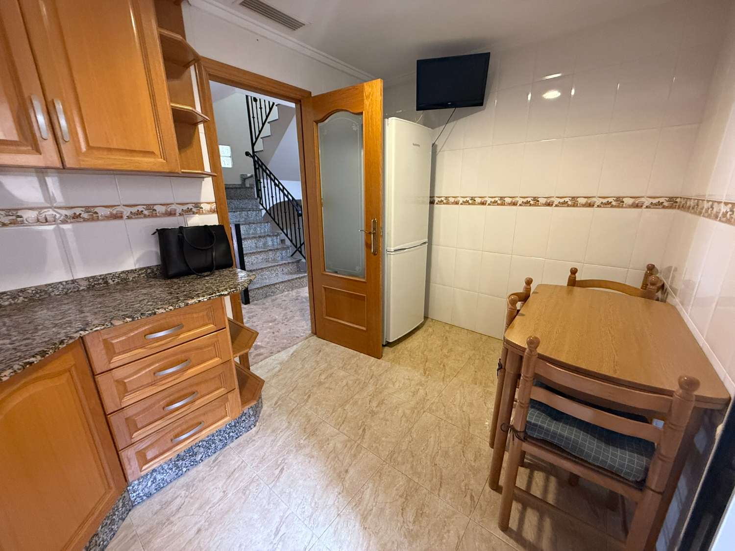 3 Bedroom, 2 Bathroom Townhouse with Large Roof Terrace and Barbecue For Long Term Rent in Crevillente