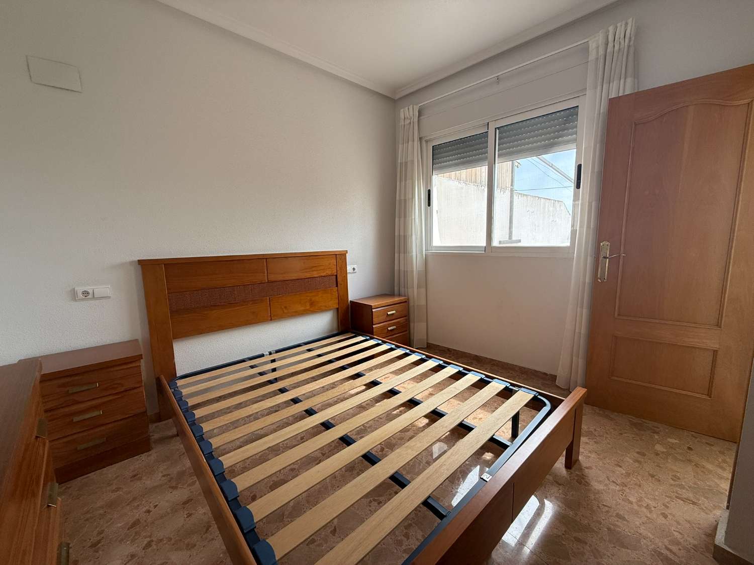 3 Bedroom, 2 Bathroom Townhouse with Large Roof Terrace and Barbecue For Long Term Rent in Crevillente