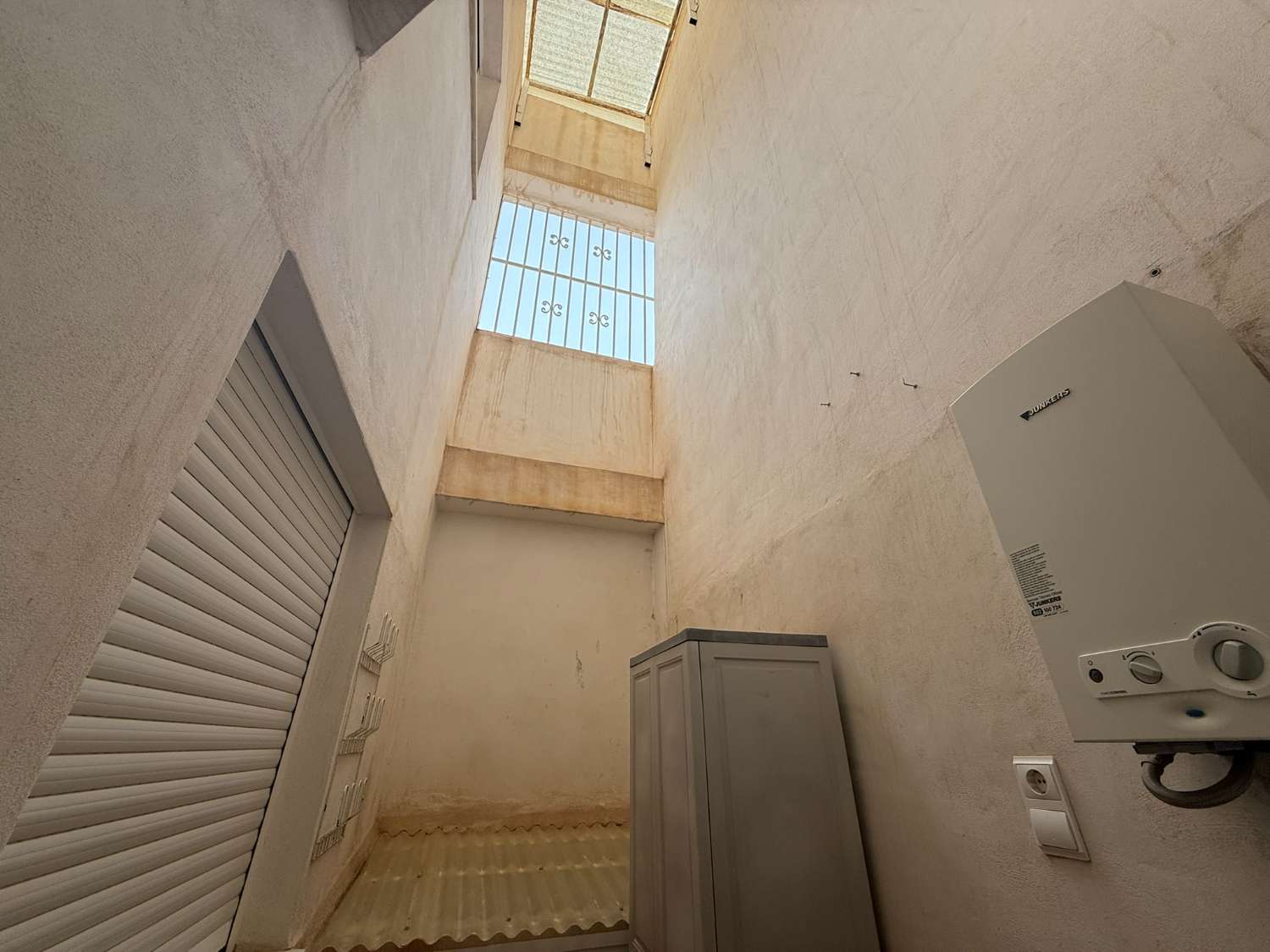 3 Bedroom, 2 Bathroom Townhouse with Large Roof Terrace and Barbecue For Long Term Rent in Crevillente