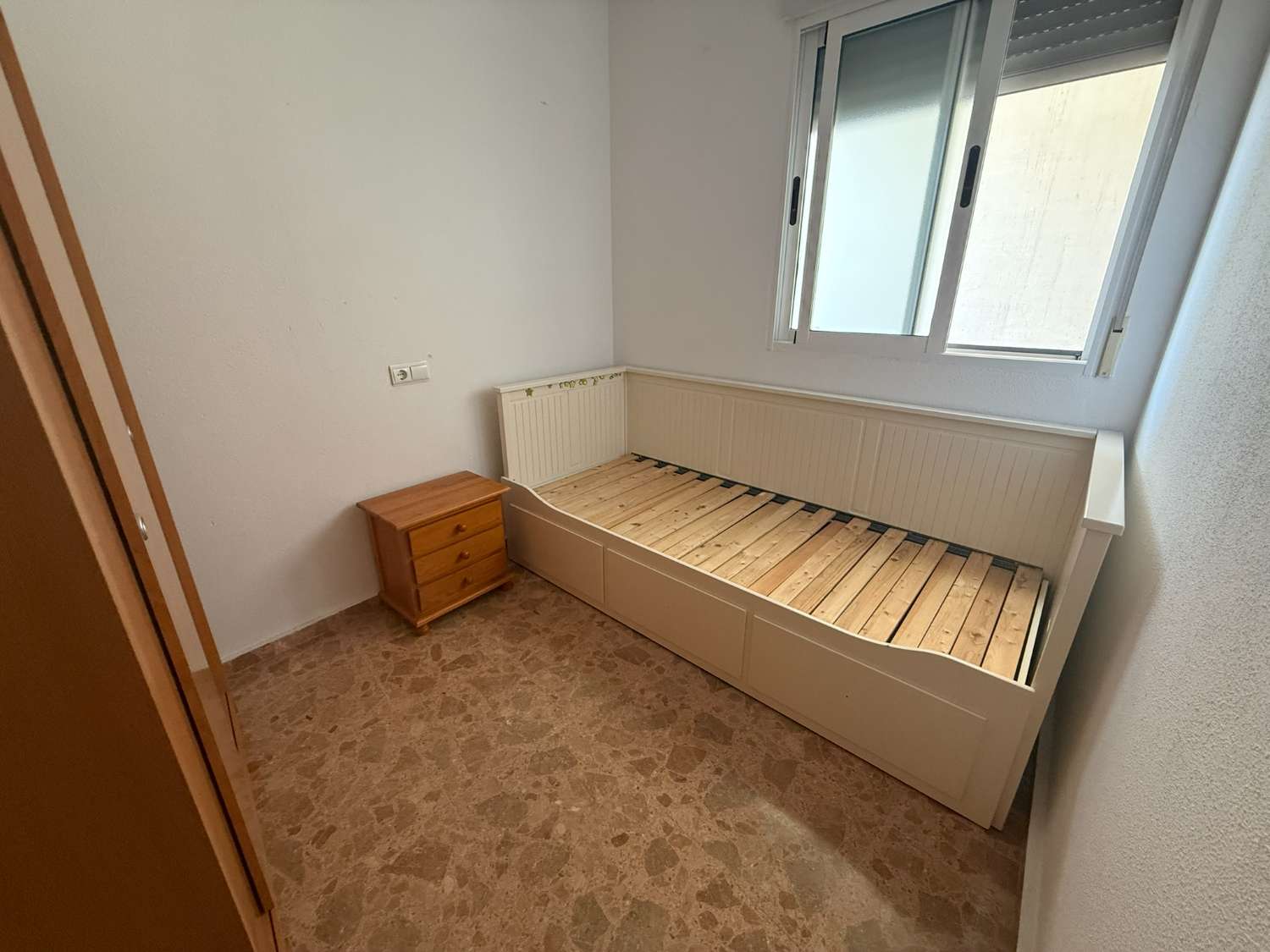 3 Bedroom, 2 Bathroom Townhouse with Large Roof Terrace and Barbecue For Long Term Rent in Crevillente