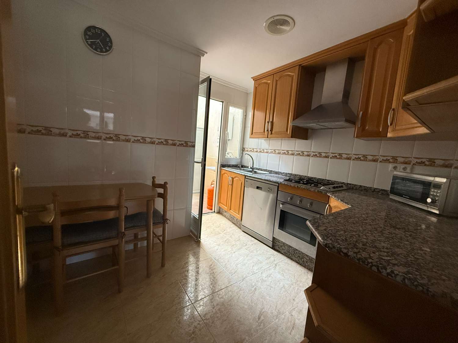 3 Bedroom, 2 Bathroom Townhouse with Large Roof Terrace and Barbecue For Long Term Rent in Crevillente