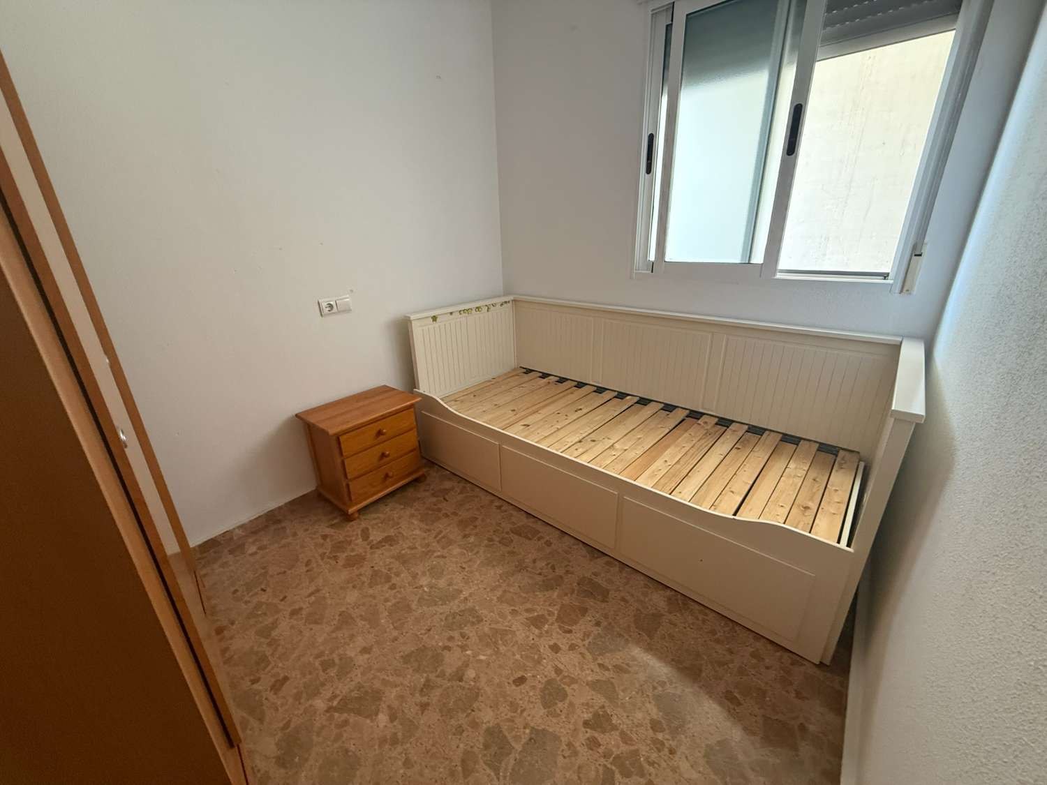 3 Bedroom, 2 Bathroom Townhouse with Large Roof Terrace and Barbecue For Long Term Rent in Crevillente