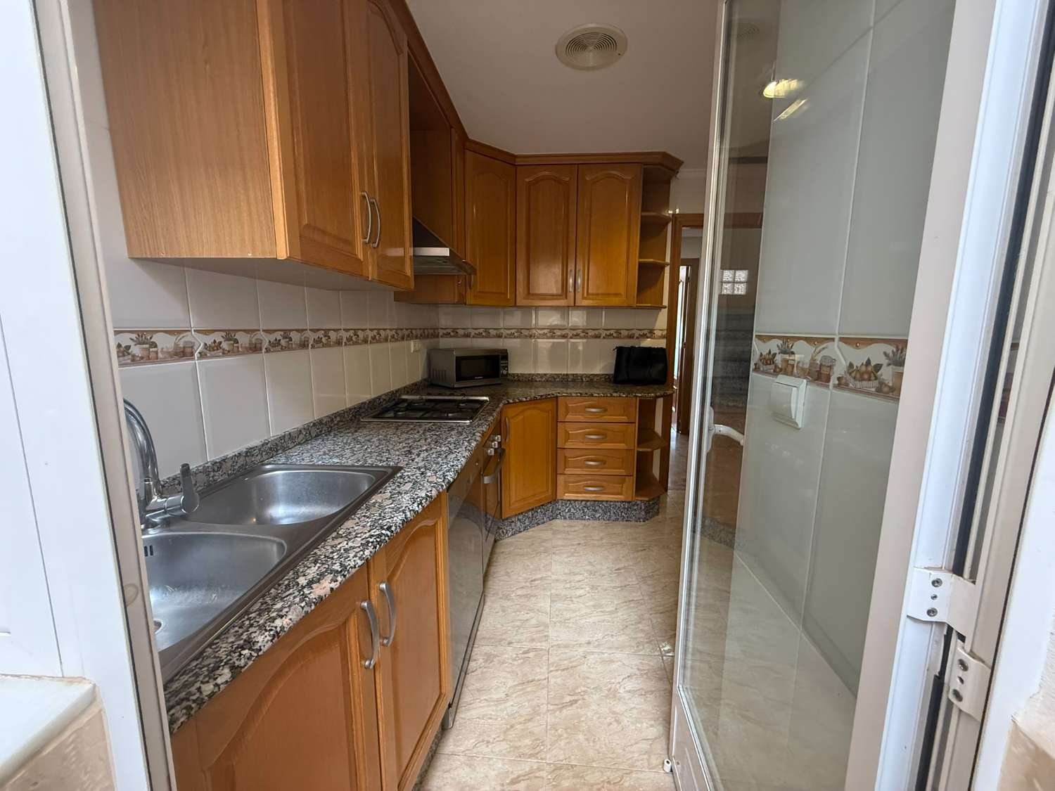 3 Bedroom, 2 Bathroom Townhouse with Large Roof Terrace and Barbecue For Long Term Rent in Crevillente