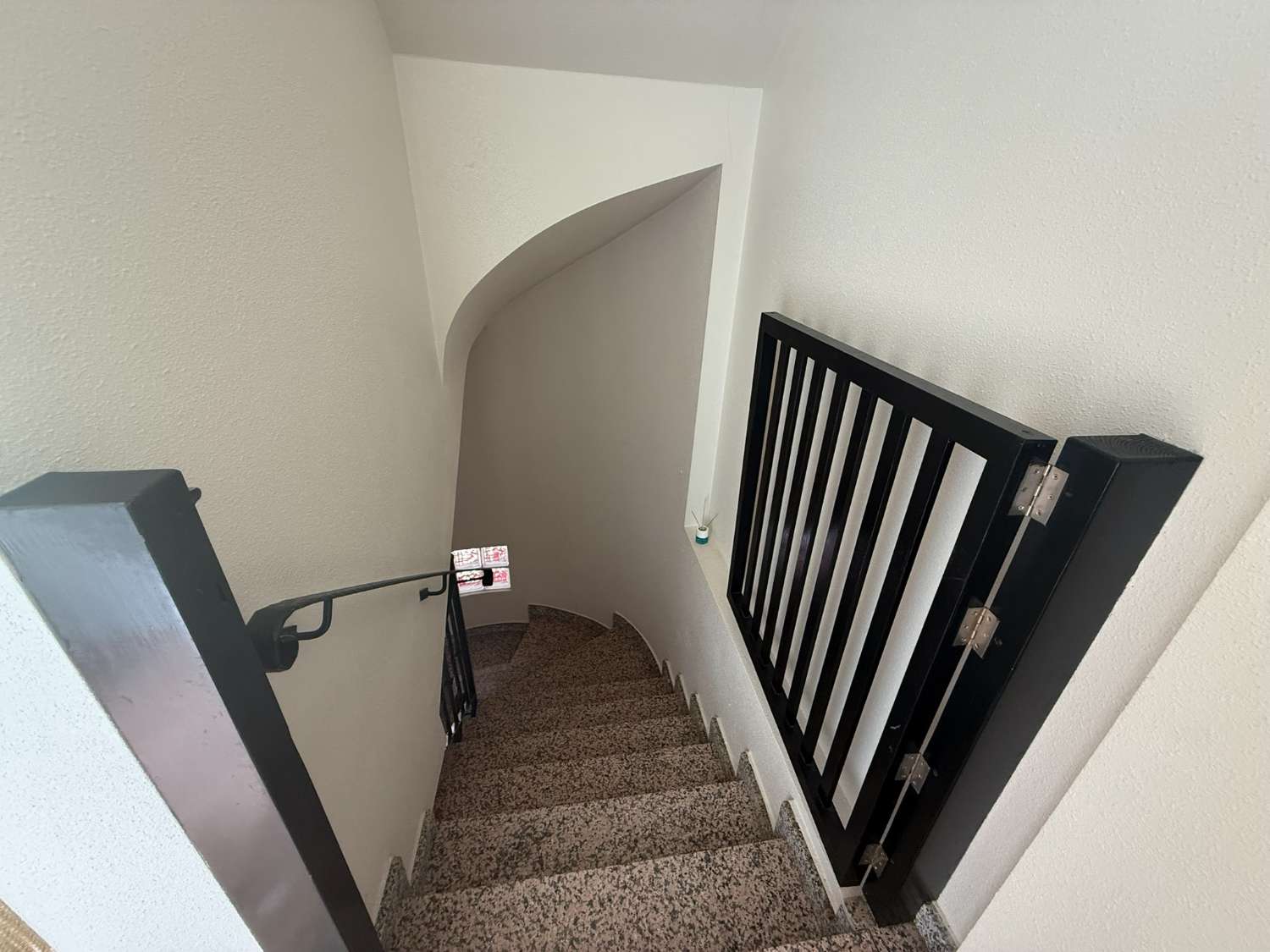 3 Bedroom, 2 Bathroom Townhouse with Large Roof Terrace and Barbecue For Long Term Rent in Crevillente