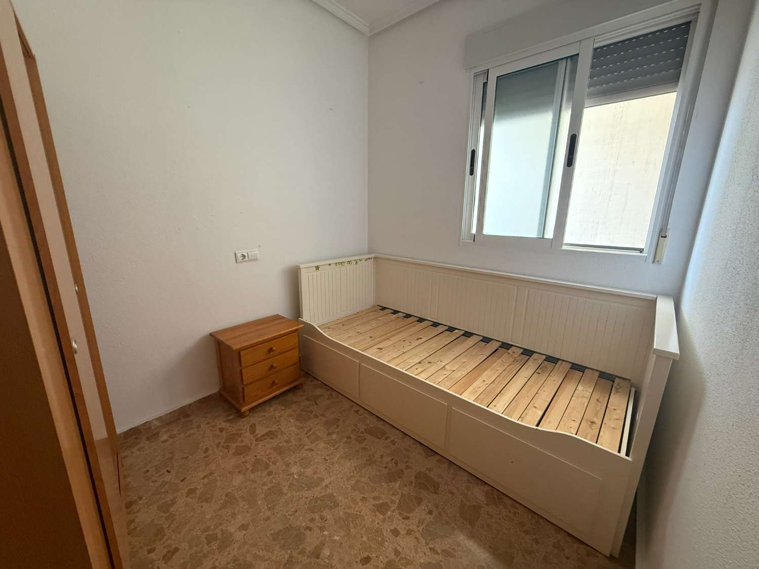 3 Bedroom, 2 Bathroom Townhouse with Large Roof Terrace and Barbecue For Long Term Rent in Crevillente