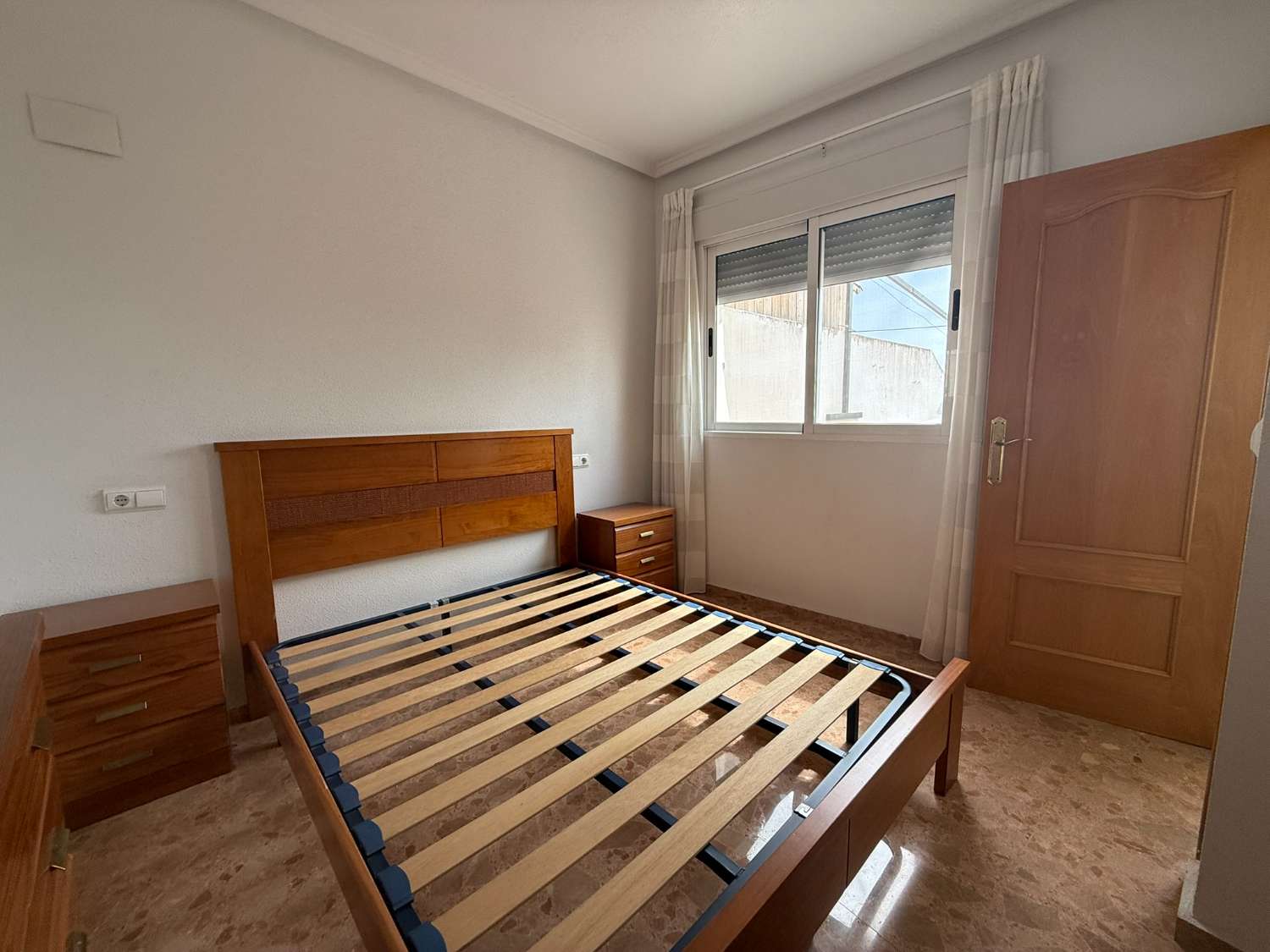 3 Bedroom, 2 Bathroom Townhouse with Large Roof Terrace and Barbecue For Long Term Rent in Crevillente