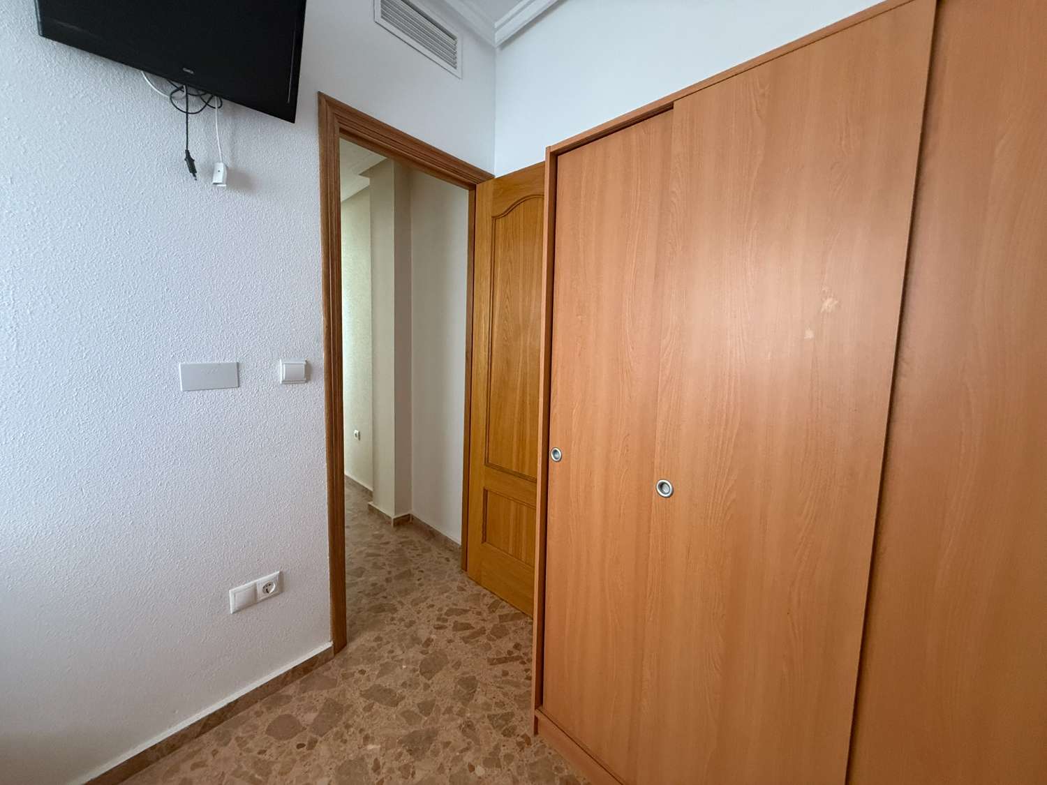 3 Bedroom, 2 Bathroom Townhouse with Large Roof Terrace and Barbecue For Long Term Rent in Crevillente