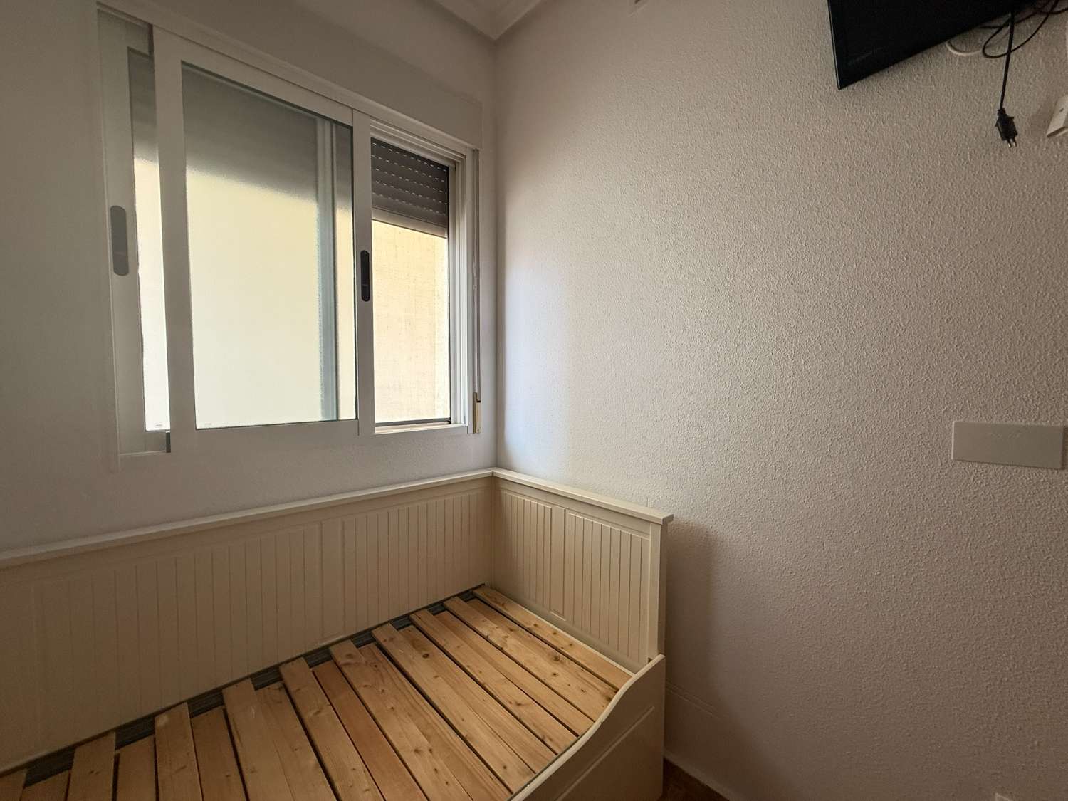 3 Bedroom, 2 Bathroom Townhouse with Large Roof Terrace and Barbecue For Long Term Rent in Crevillente