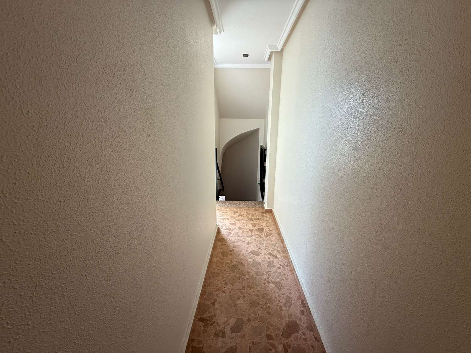 3 Bedroom, 2 Bathroom Townhouse with Large Roof Terrace and Barbecue For Long Term Rent in Crevillente