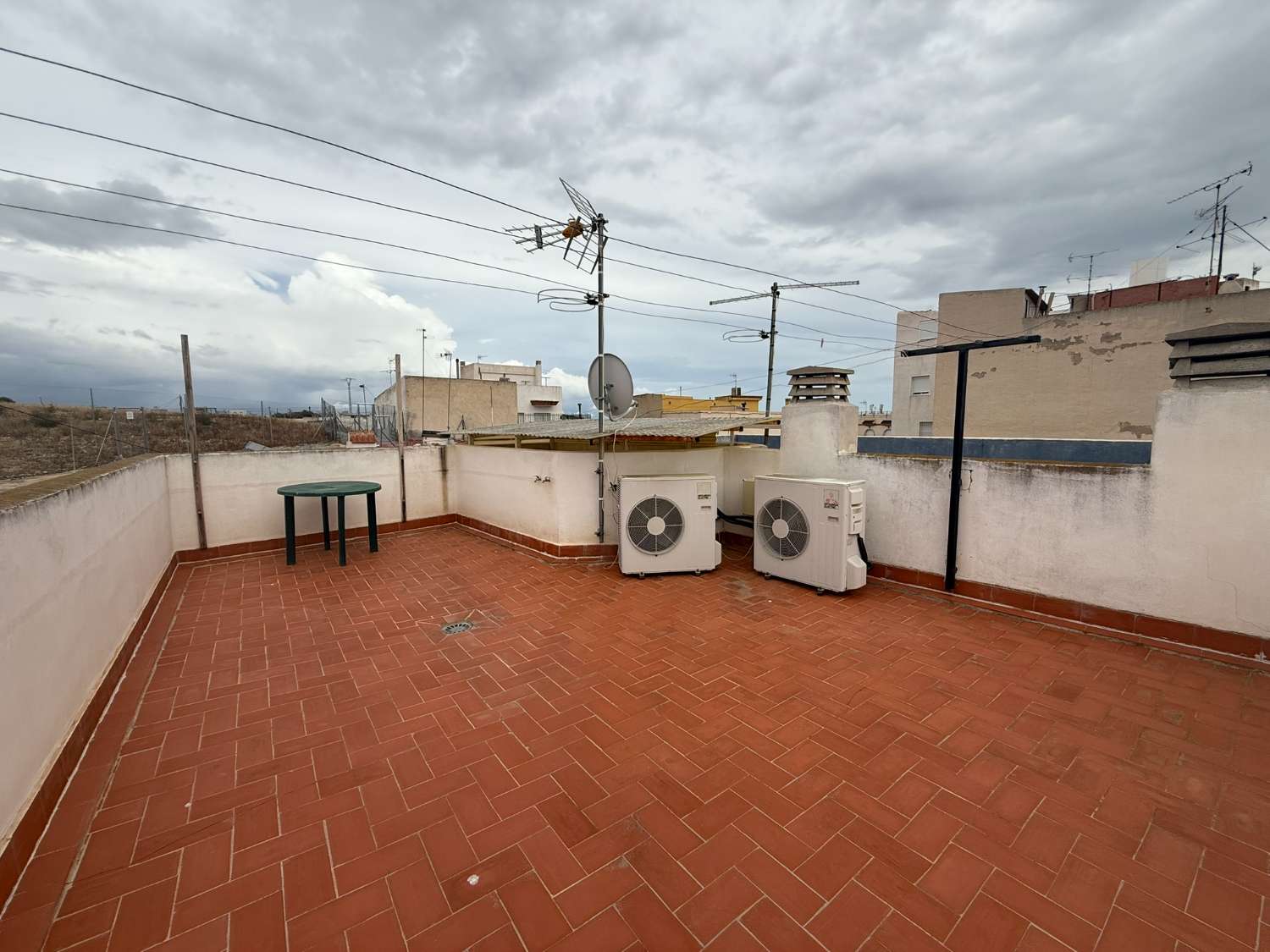 3 Bedroom, 2 Bathroom Townhouse with Large Roof Terrace and Barbecue For Long Term Rent in Crevillente