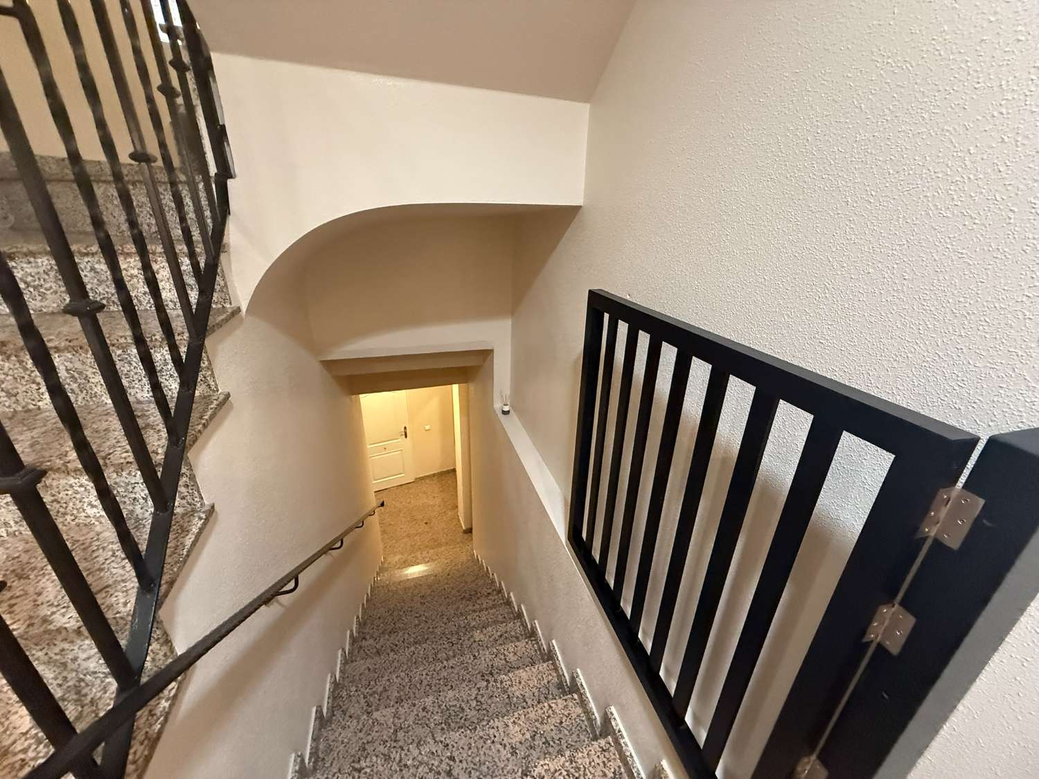 3 Bedroom, 2 Bathroom Townhouse with Large Roof Terrace and Barbecue For Long Term Rent in Crevillente