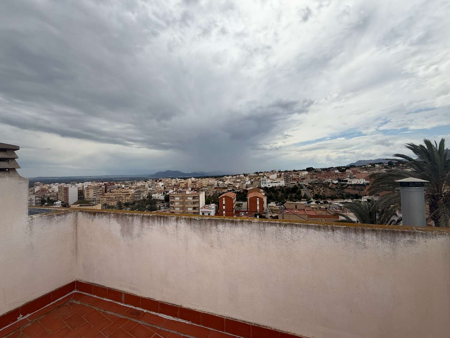 3 Bedroom, 2 Bathroom Townhouse with Large Roof Terrace and Barbecue For Long Term Rent in Crevillente