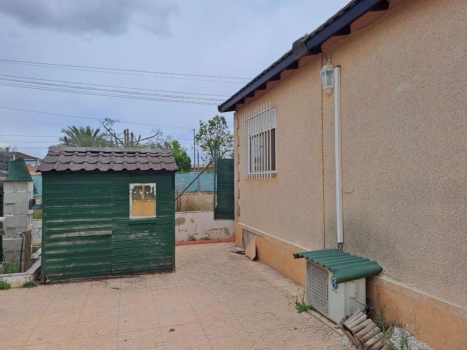 A spacious prefabricated home on residential site