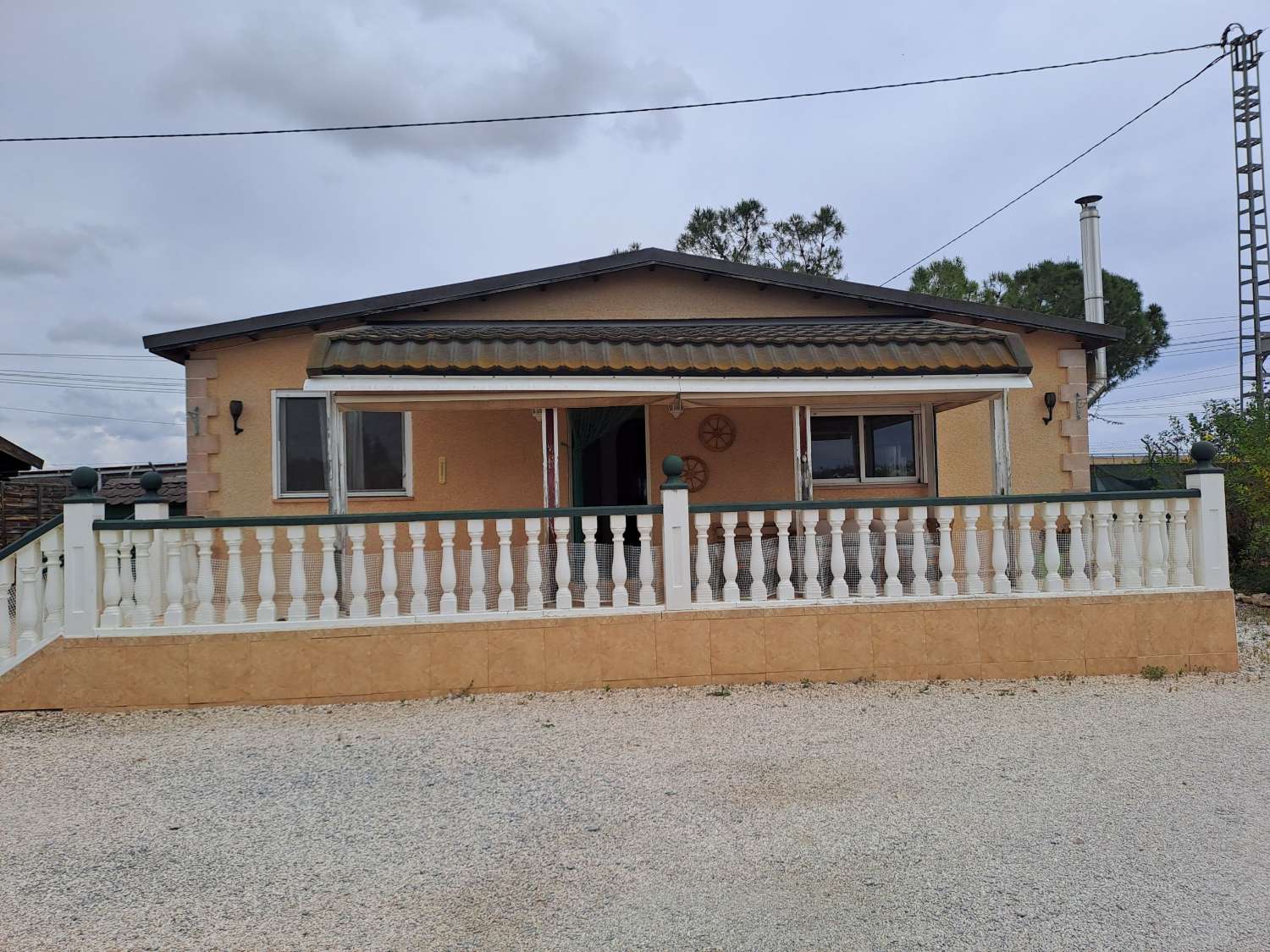 A spacious prefabricated home on residential site