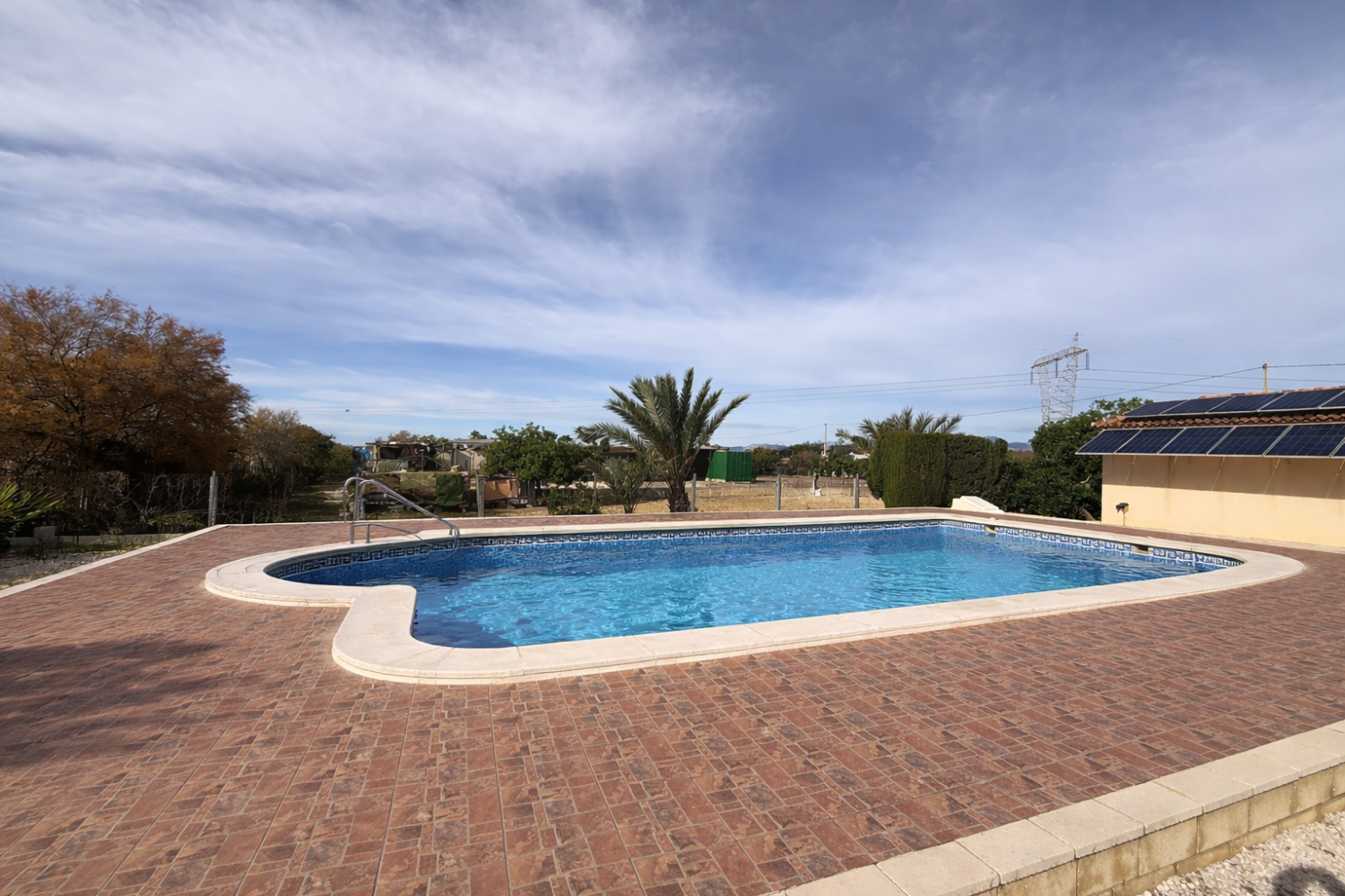 Amazing 4-Bedroom, 180 m² Solar-Powered Villa with 10 x 5 Pool on a 2,000 m² Plot, Close to Elche, Beaches and the Airport
