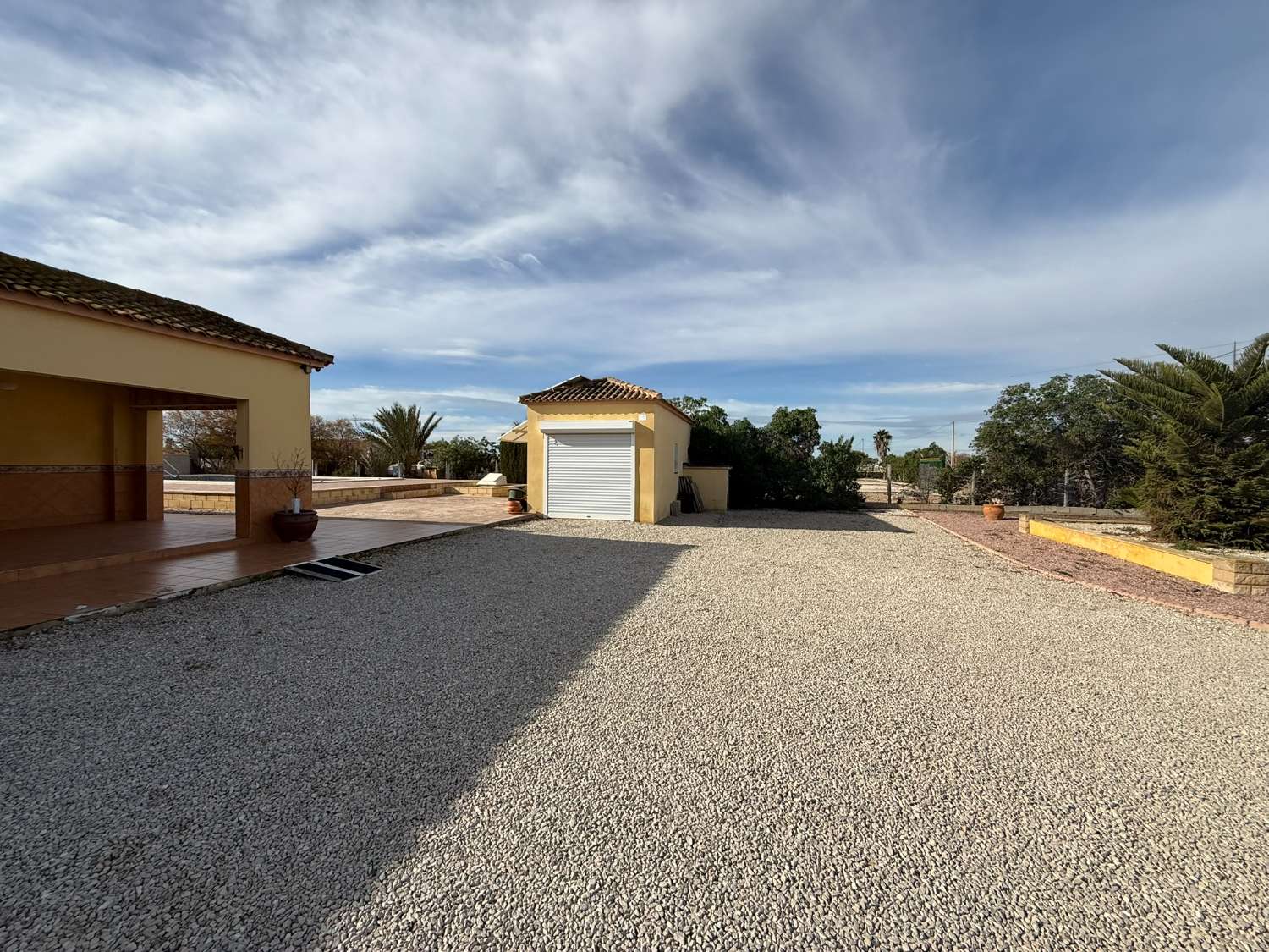Amazing 4-Bedroom, 180 m² Solar-Powered Villa with 10 x 5 Pool on a 2,000 m² Plot, Close to Elche, Beaches and the Airport